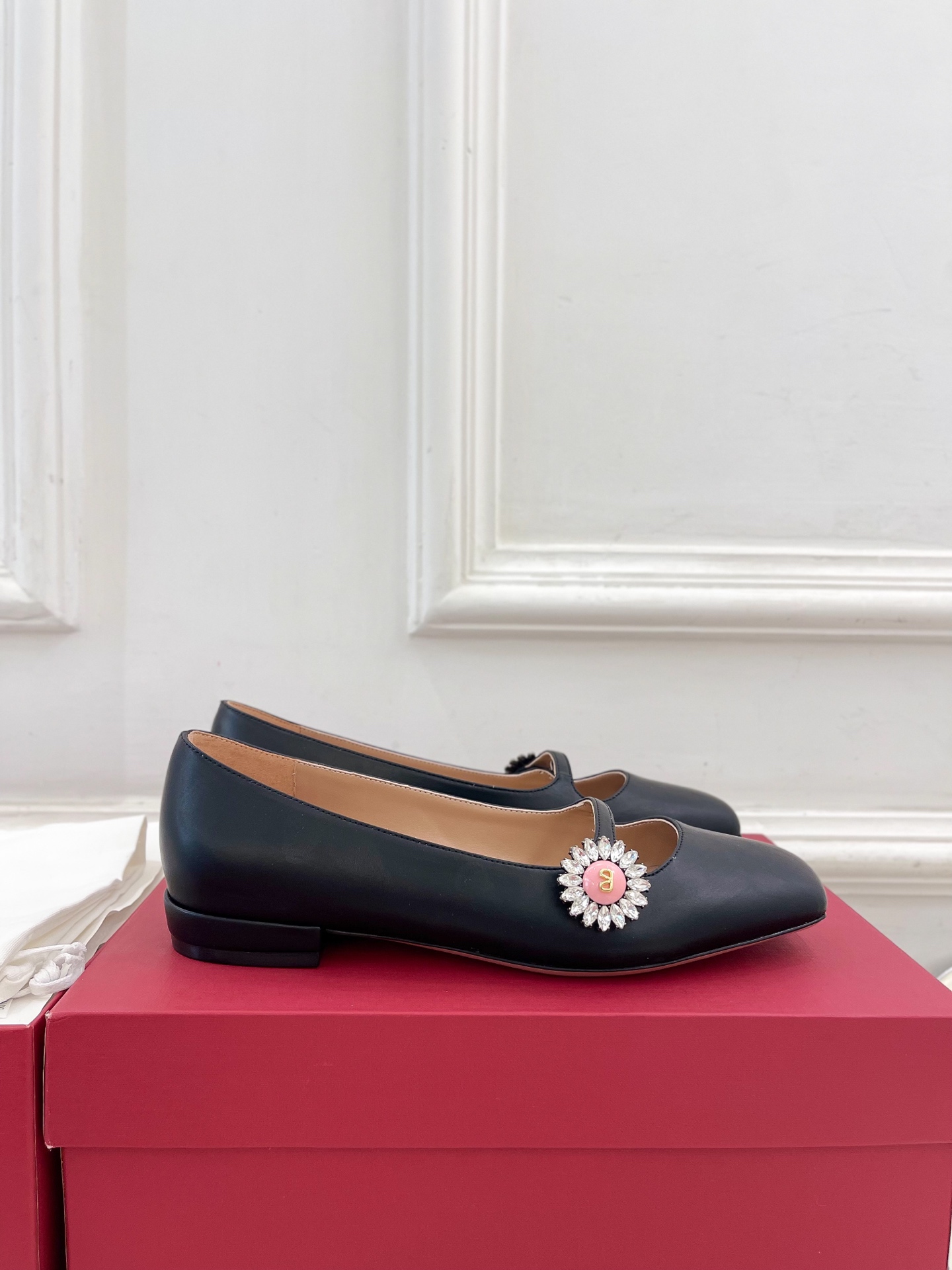 Valentino 华伦天奴 2025ss早春新品 PRESHOES 宝石玛丽珍芭蕾平底单鞋上新☑️
—