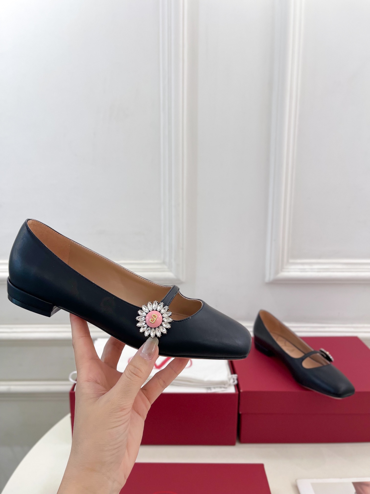 Valentino 华伦天奴 2025ss早春新品 PRESHOES 宝石玛丽珍芭蕾平底单鞋上新☑️
—