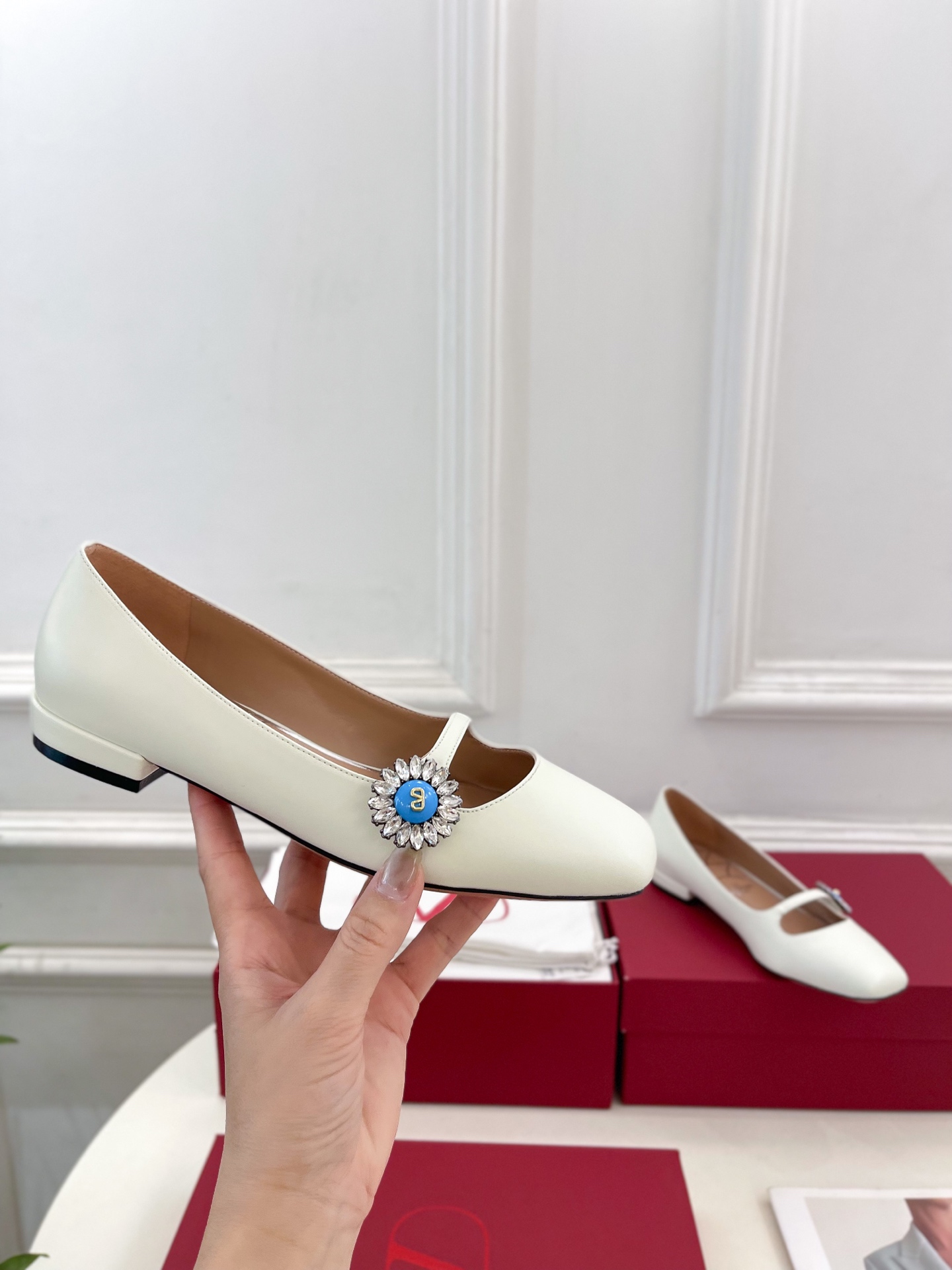 Valentino 华伦天奴 2025ss早春新品 PRESHOES 宝石玛丽珍芭蕾平底单鞋上新☑️
—