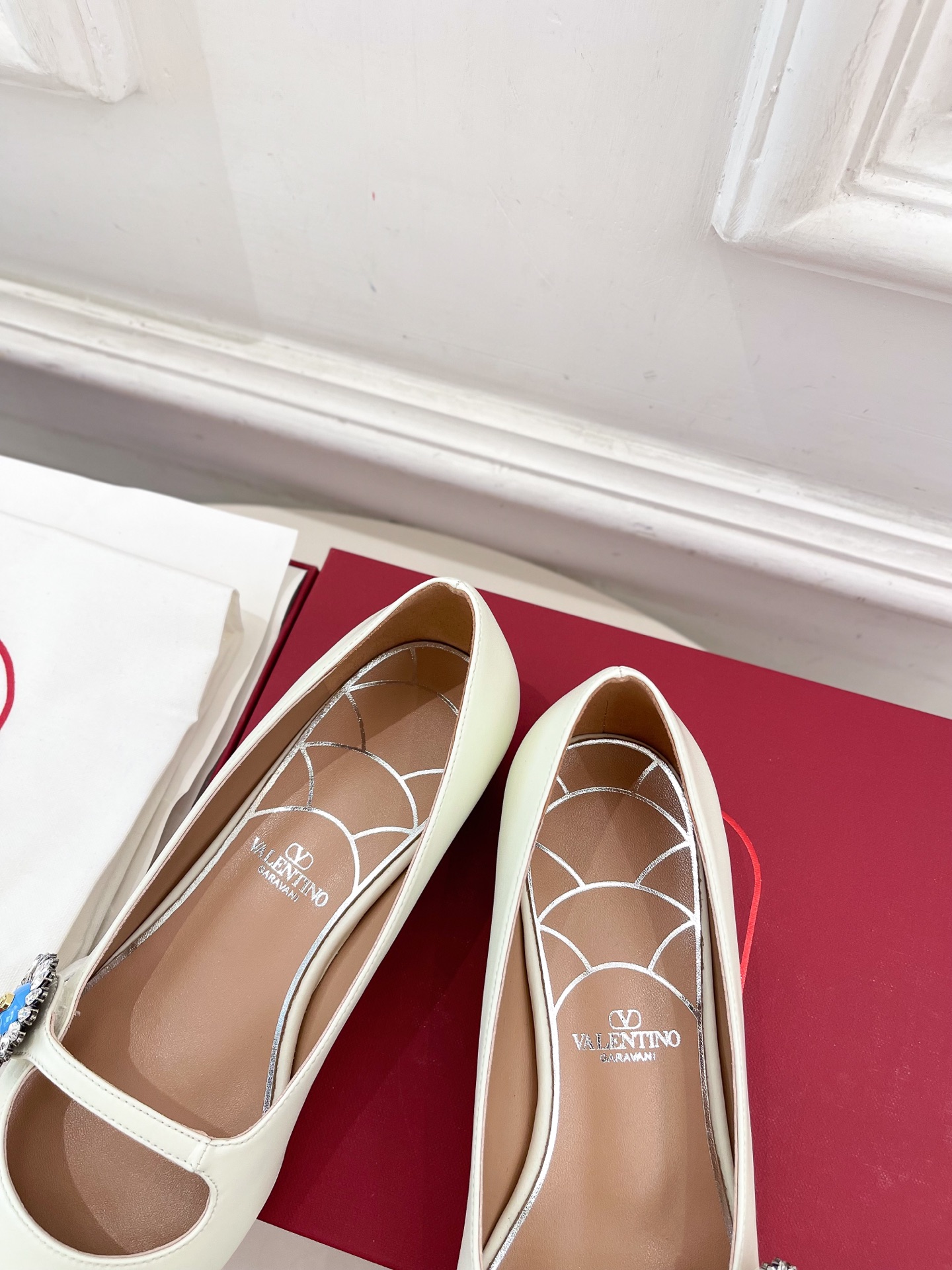 Valentino 华伦天奴 2025ss早春新品 PRESHOES 宝石玛丽珍芭蕾平底单鞋上新☑️
—