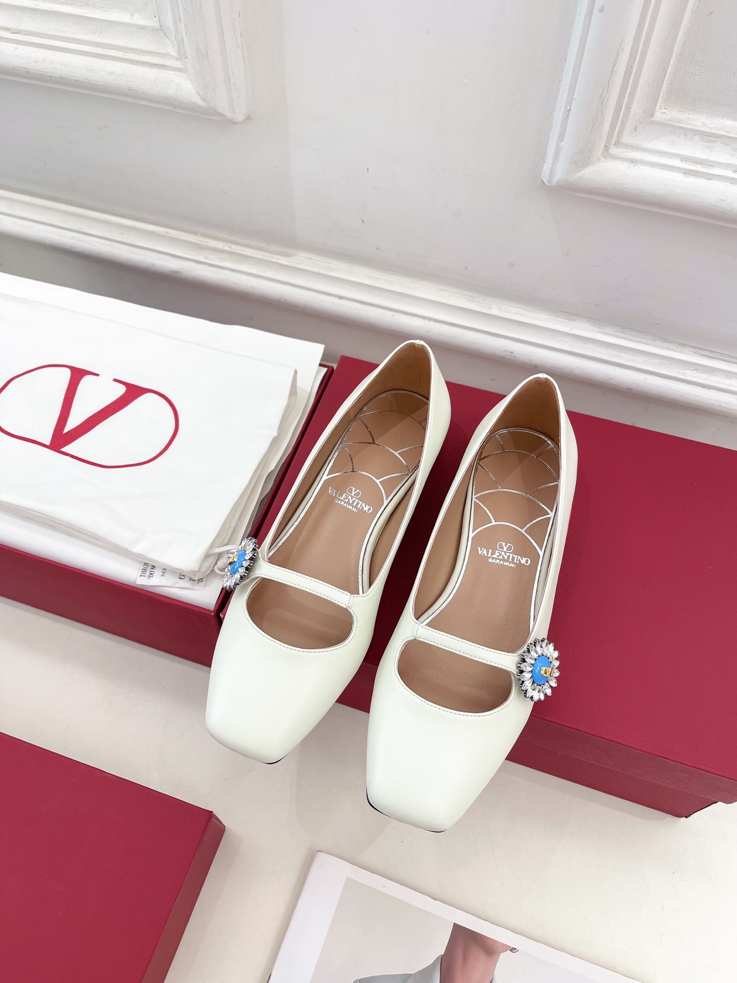 Valentino 华伦天奴 2025ss早春新品 PRESHOES 宝石玛丽珍芭蕾平底单鞋上新☑️
—