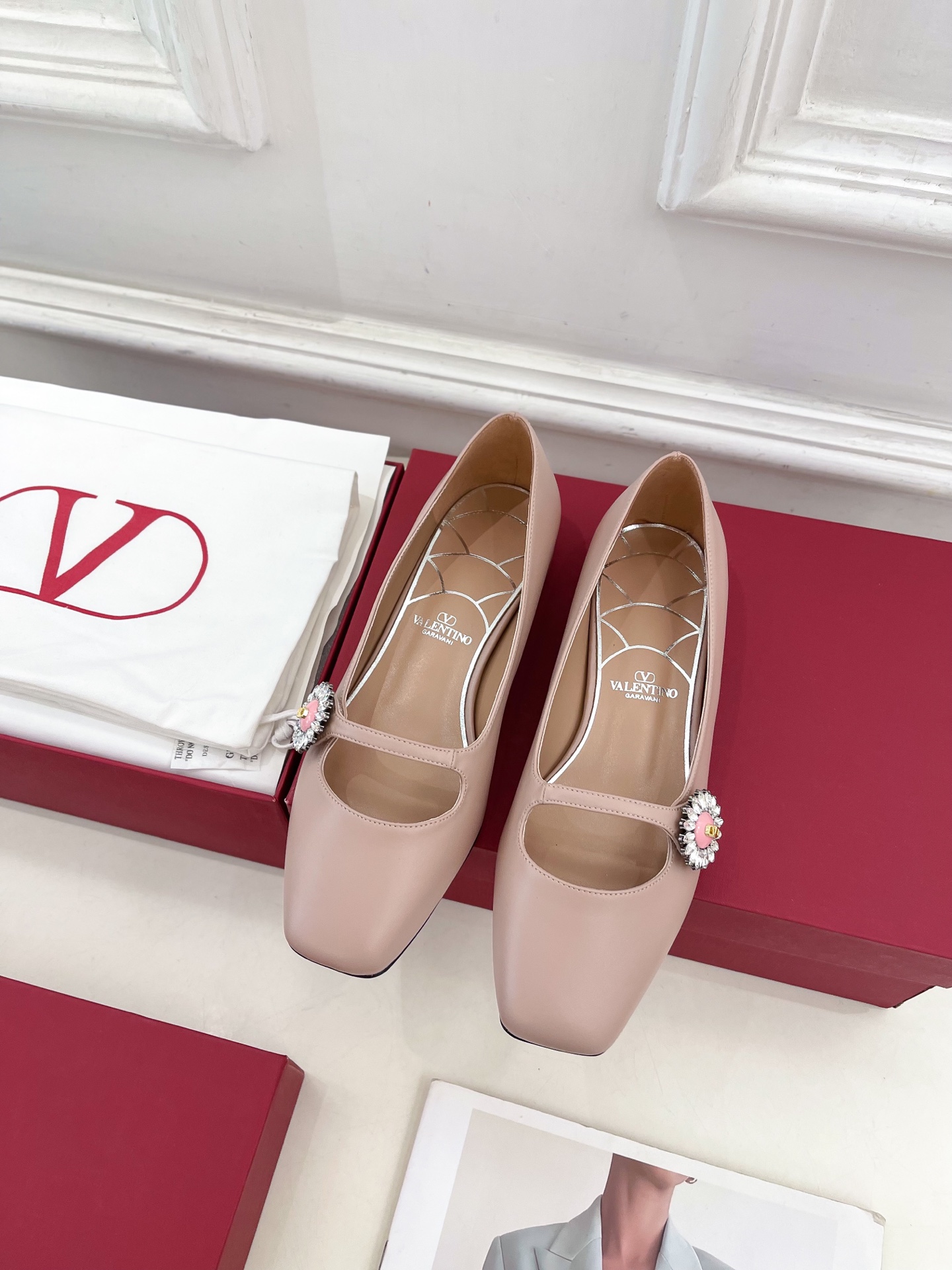 Valentino 华伦天奴 2025ss早春新品 PRESHOES 宝石玛丽珍芭蕾平底单鞋上新☑️
—