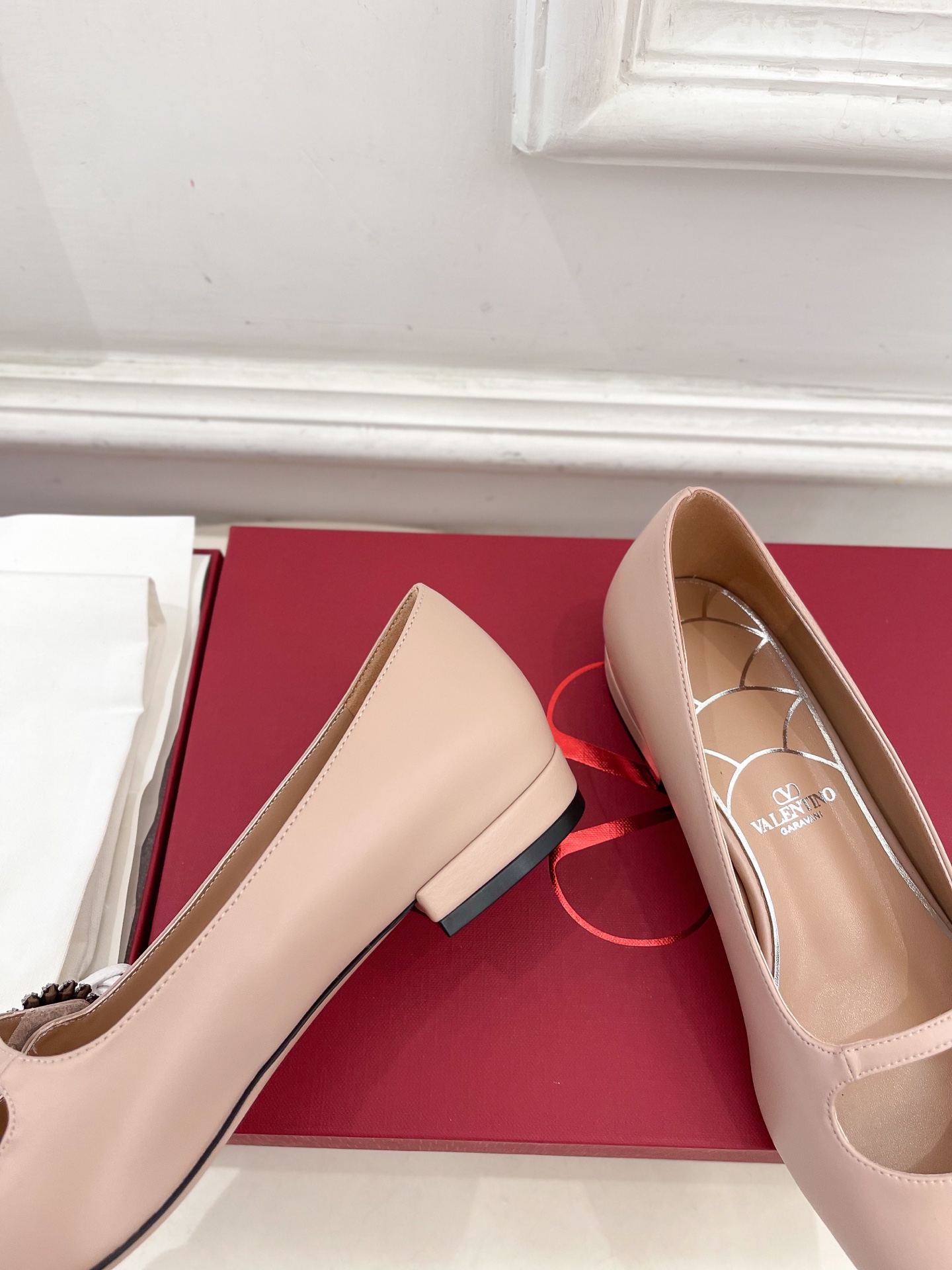 Valentino 华伦天奴 2025ss早春新品 PRESHOES 宝石玛丽珍芭蕾平底单鞋上新☑️
—