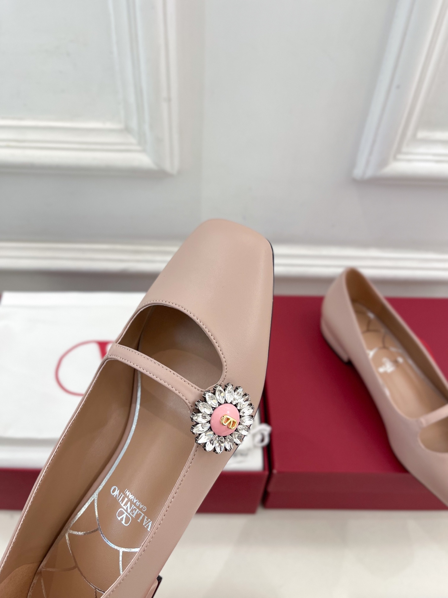 Valentino 华伦天奴 2025ss早春新品 PRESHOES 宝石玛丽珍芭蕾平底单鞋上新☑️
—