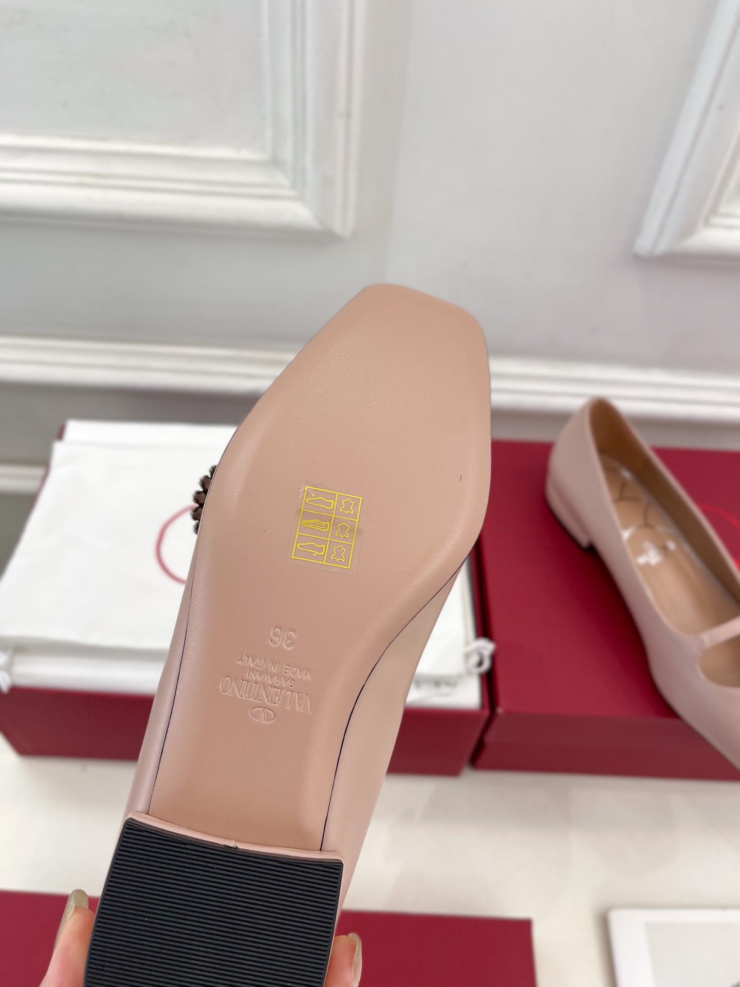 Valentino 华伦天奴 2025ss早春新品 PRESHOES 宝石玛丽珍芭蕾平底单鞋上新☑️
—