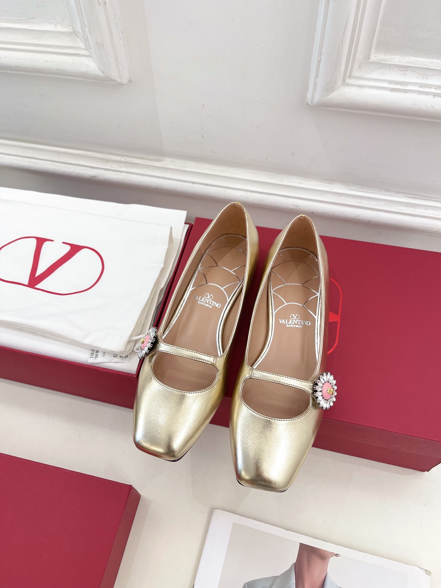 Valentino 华伦天奴 2025ss早春新品 PRESHOES 宝石玛丽珍芭蕾平底单鞋上新☑️
—