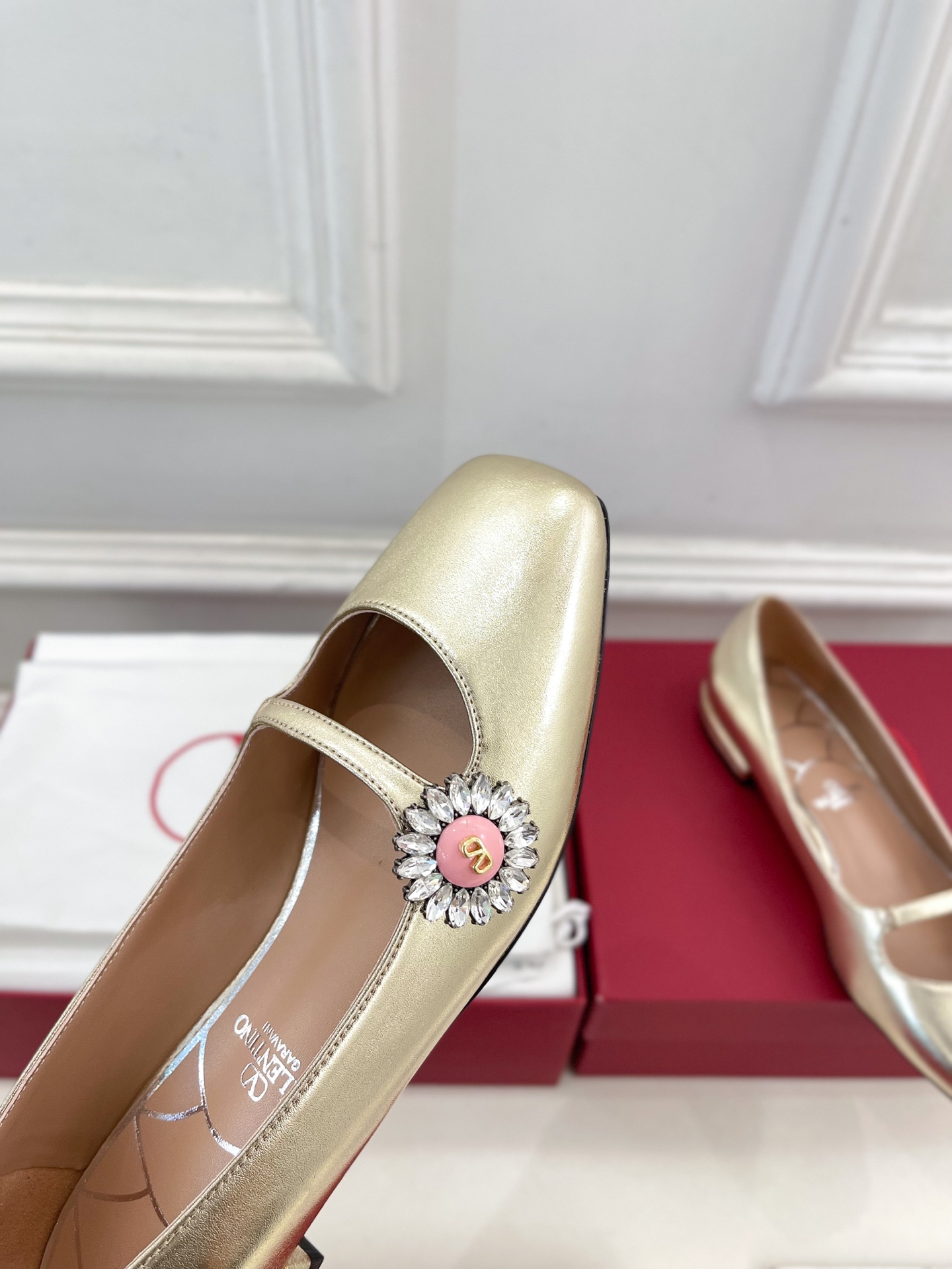 Valentino 华伦天奴 2025ss早春新品 PRESHOES 宝石玛丽珍芭蕾平底单鞋上新☑️
—