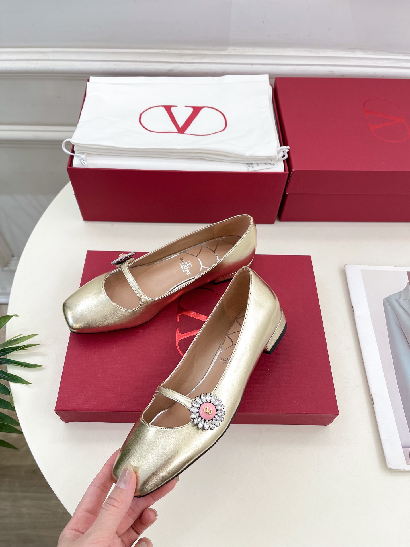 Valentino 华伦天奴 2025ss早春新品 PRESHOES 宝石玛丽珍芭蕾平底单鞋上新☑️
—