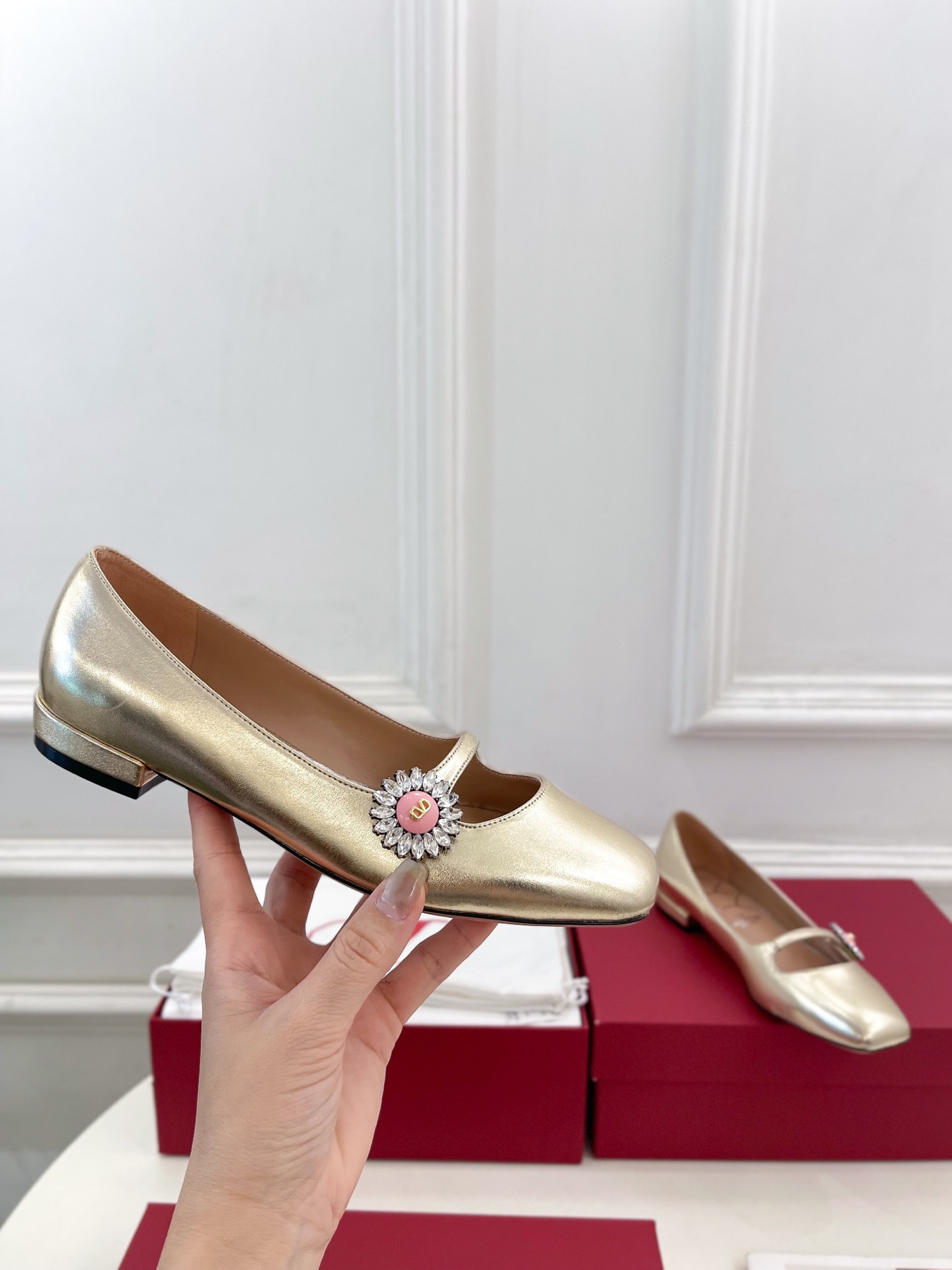 Valentino 华伦天奴 2025ss早春新品 PRESHOES 宝石玛丽珍芭蕾平底单鞋上新☑️
—