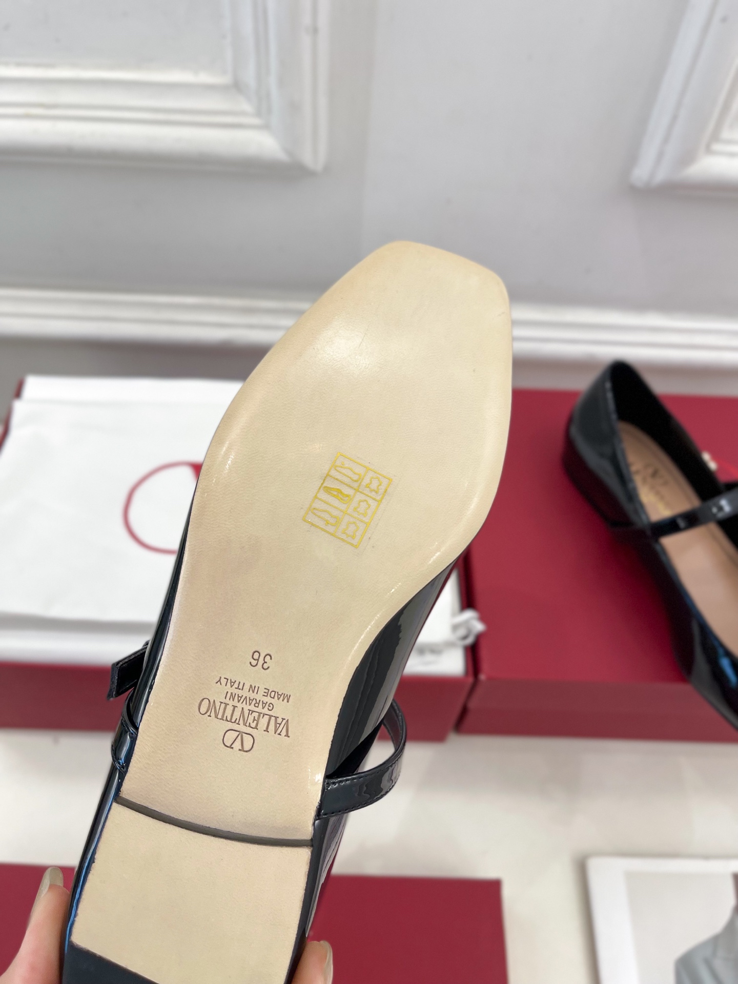 Valentino 华伦天奴 2025ss早春新品 蝴蝶结玛丽珍方头单鞋上新☑️
———————————