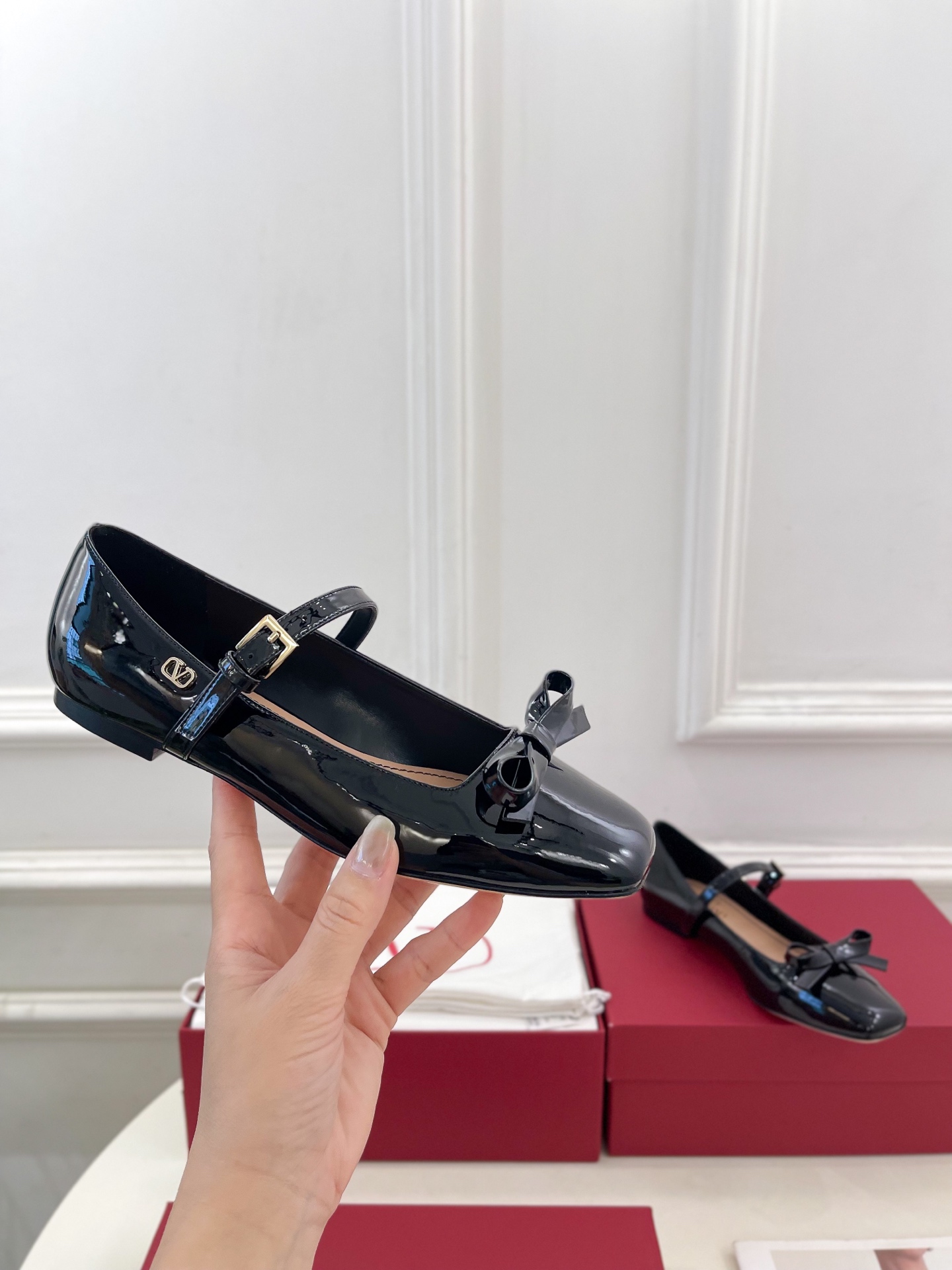 Valentino 华伦天奴 2025ss早春新品 蝴蝶结玛丽珍方头单鞋上新☑️
———————————