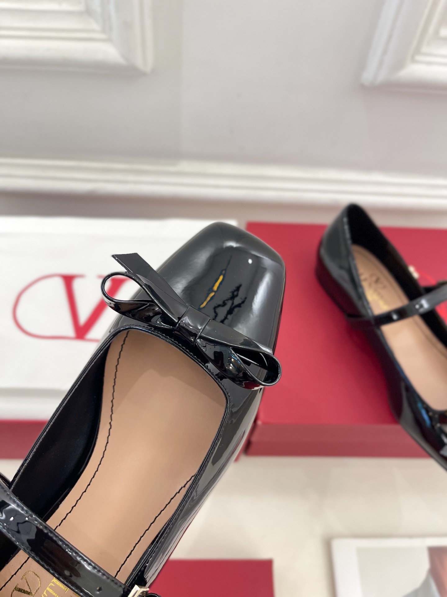 Valentino 华伦天奴 2025ss早春新品 蝴蝶结玛丽珍方头单鞋上新☑️
———————————