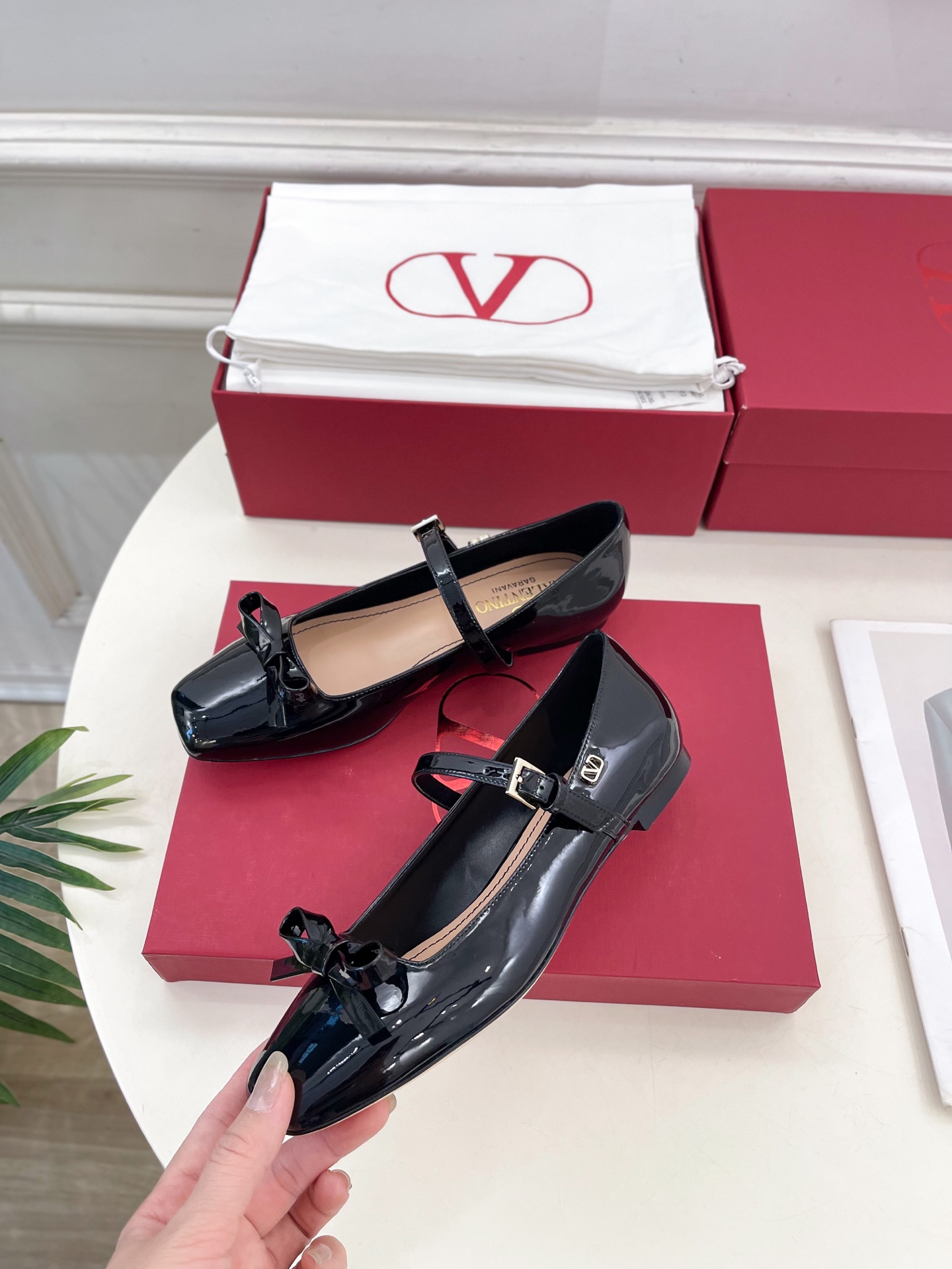 Valentino 华伦天奴 2025ss早春新品 蝴蝶结玛丽珍方头单鞋上新☑️
———————————