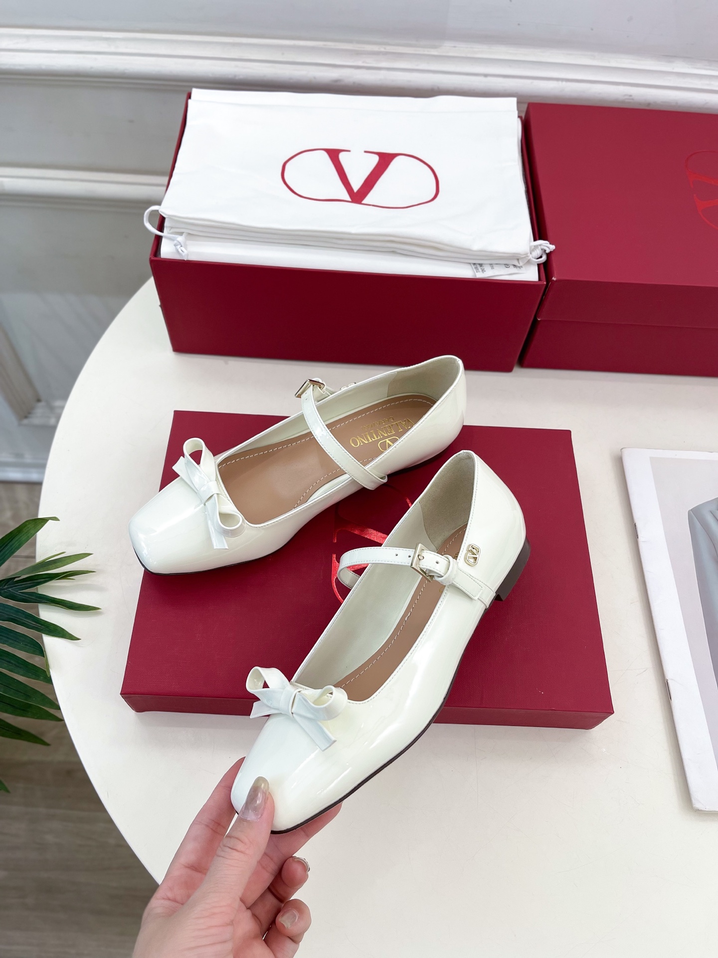 Valentino 华伦天奴 2025ss早春新品 蝴蝶结玛丽珍方头单鞋上新☑️
———————————