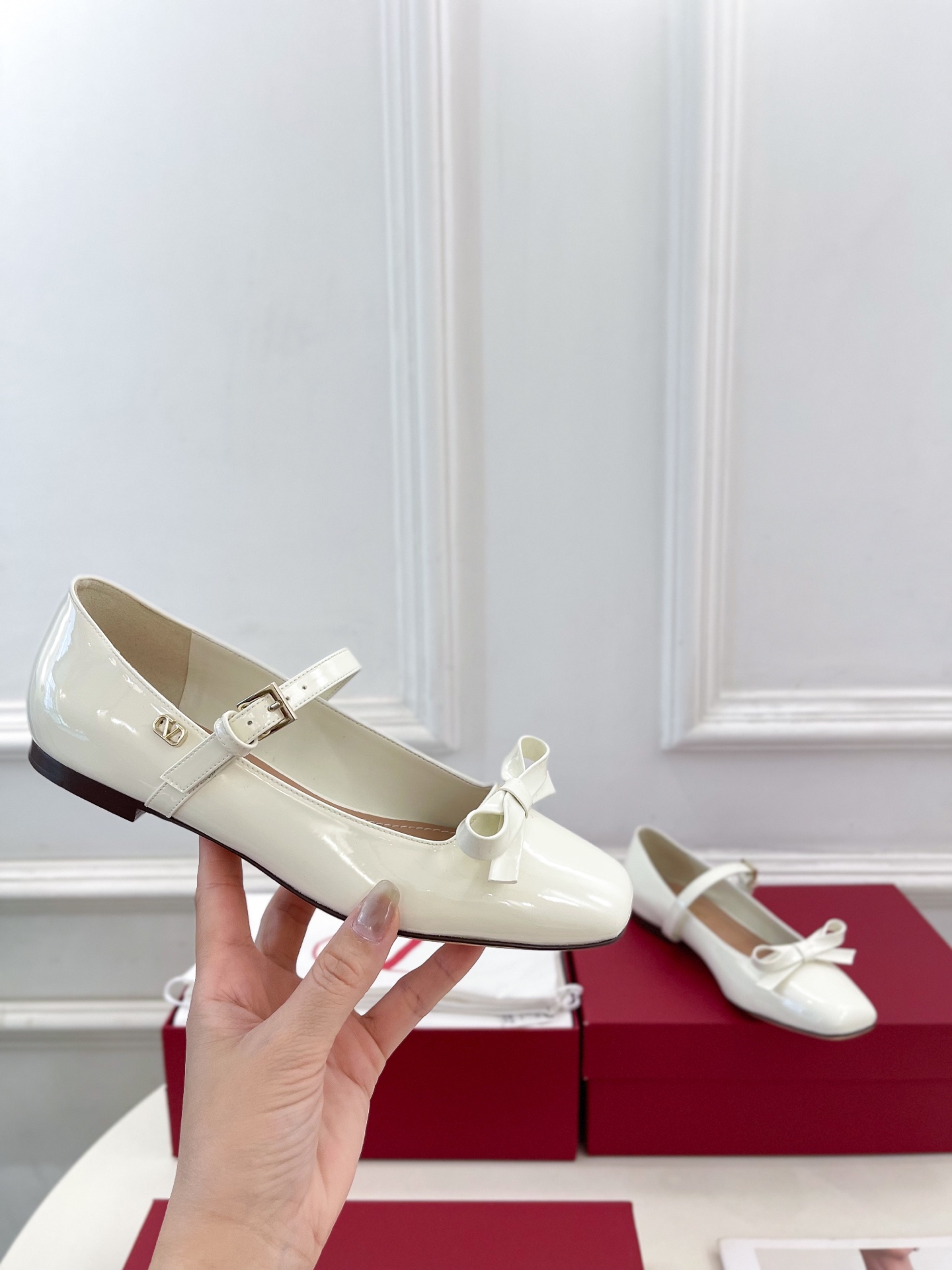 Valentino 华伦天奴 2025ss早春新品 蝴蝶结玛丽珍方头单鞋上新☑️
———————————