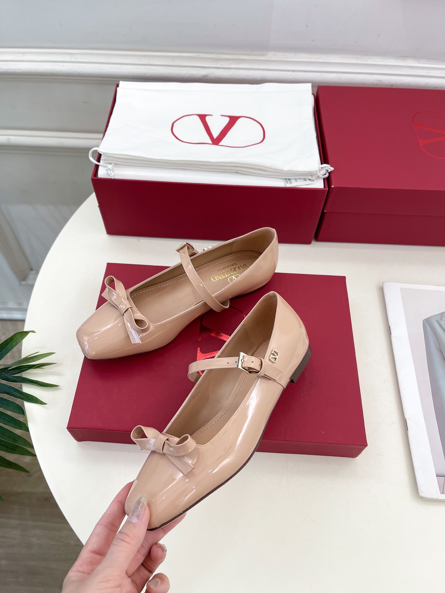 Valentino 华伦天奴 2025ss早春新品 蝴蝶结玛丽珍方头单鞋上新☑️
———————————