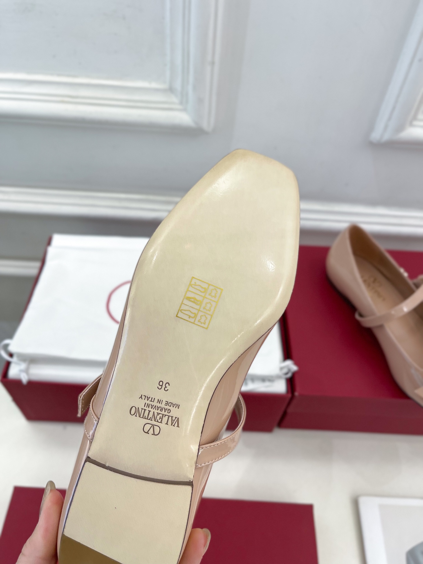 Valentino 华伦天奴 2025ss早春新品 蝴蝶结玛丽珍方头单鞋上新☑️
———————————