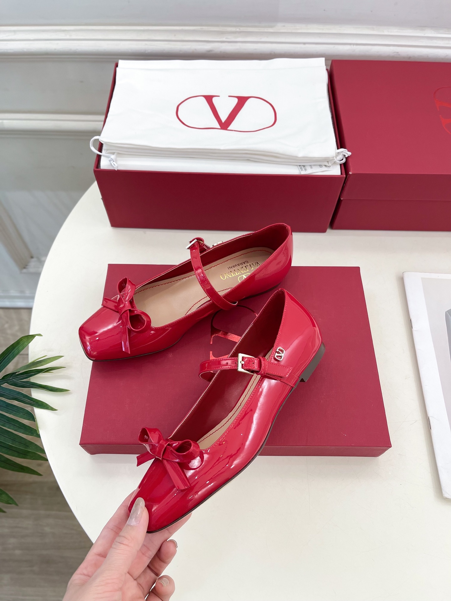 Valentino 华伦天奴 2025ss早春新品 蝴蝶结玛丽珍方头单鞋上新☑️
———————————