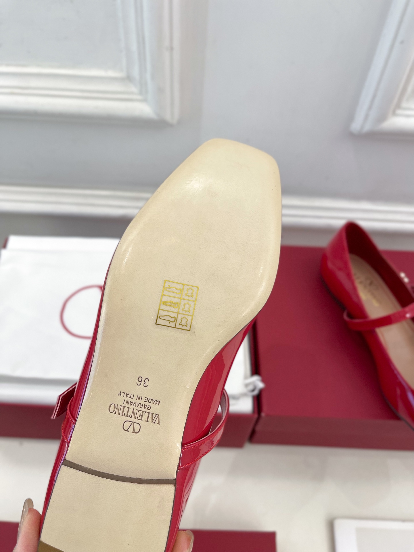 Valentino 华伦天奴 2025ss早春新品 蝴蝶结玛丽珍方头单鞋上新☑️
———————————