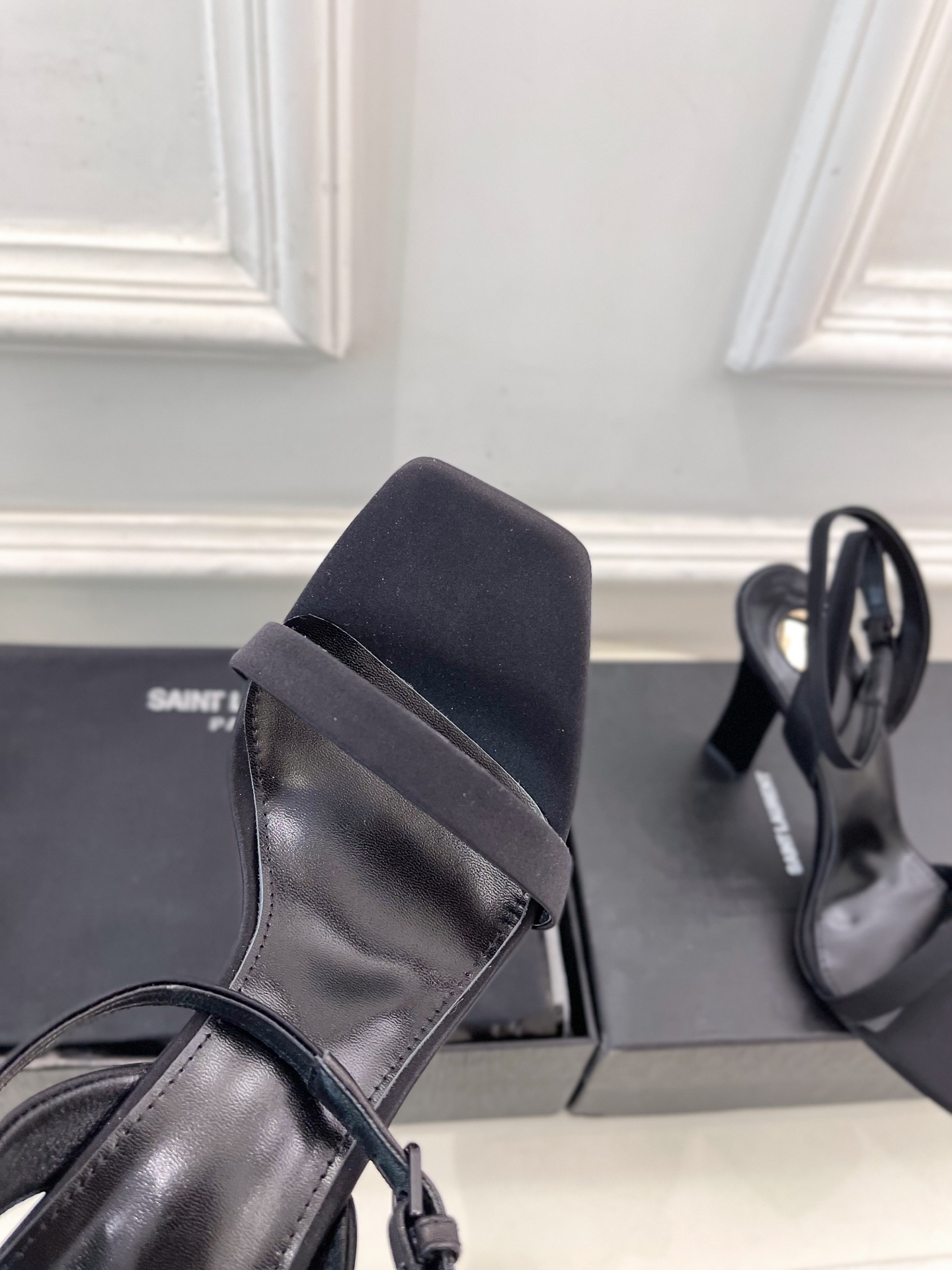 SAIN*LAURENT  圣罗兰 2025春夏新品一字带高跟凉鞋上新☑️
——————————————