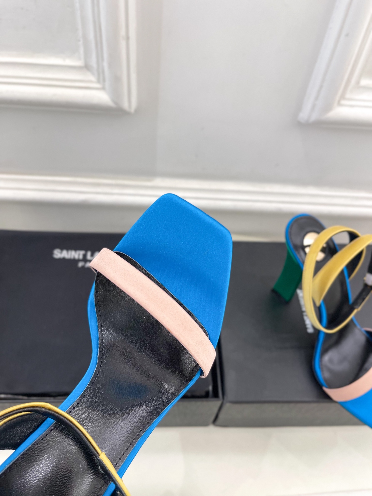 SAIN*LAURENT  圣罗兰 2025春夏新品一字带高跟凉鞋上新☑️
——————————————