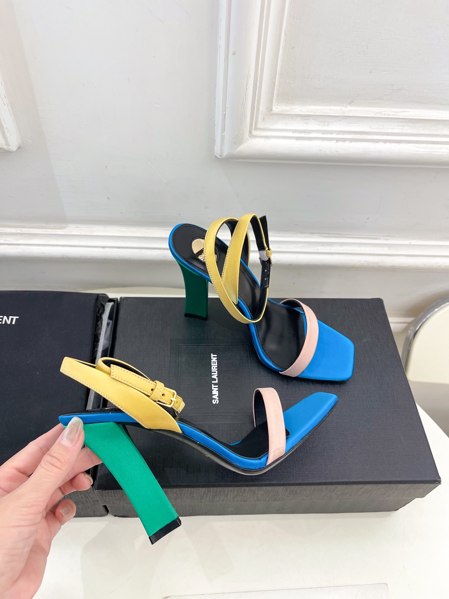 SAIN*LAURENT  圣罗兰 2025春夏新品一字带高跟凉鞋上新☑️
——————————————