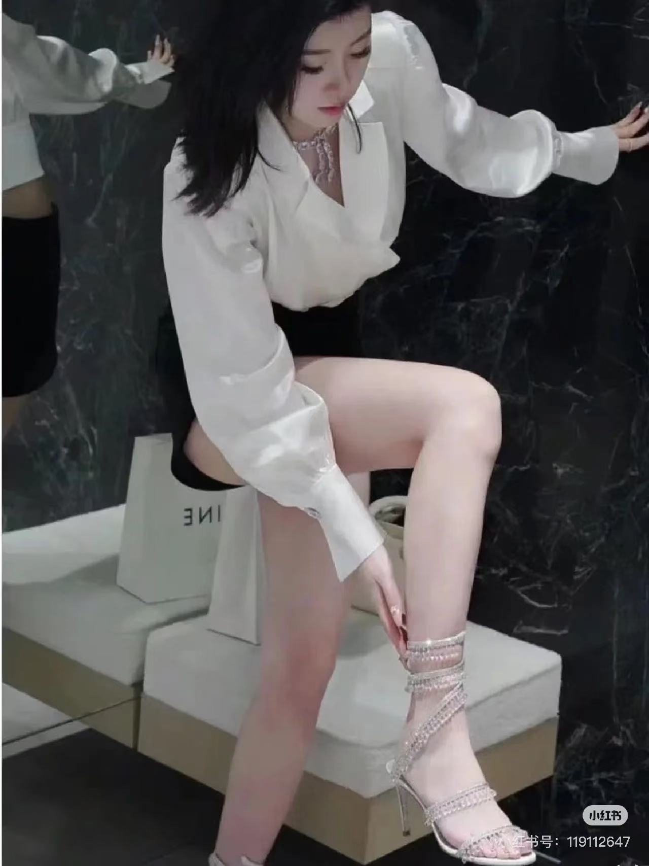 NO:259940,Demonstration of foot fitting, high heels sandals, sandals, high heels19860909上脚搭配示范,高跟鞋凉鞋,sandals,high heels,Women's Shoes