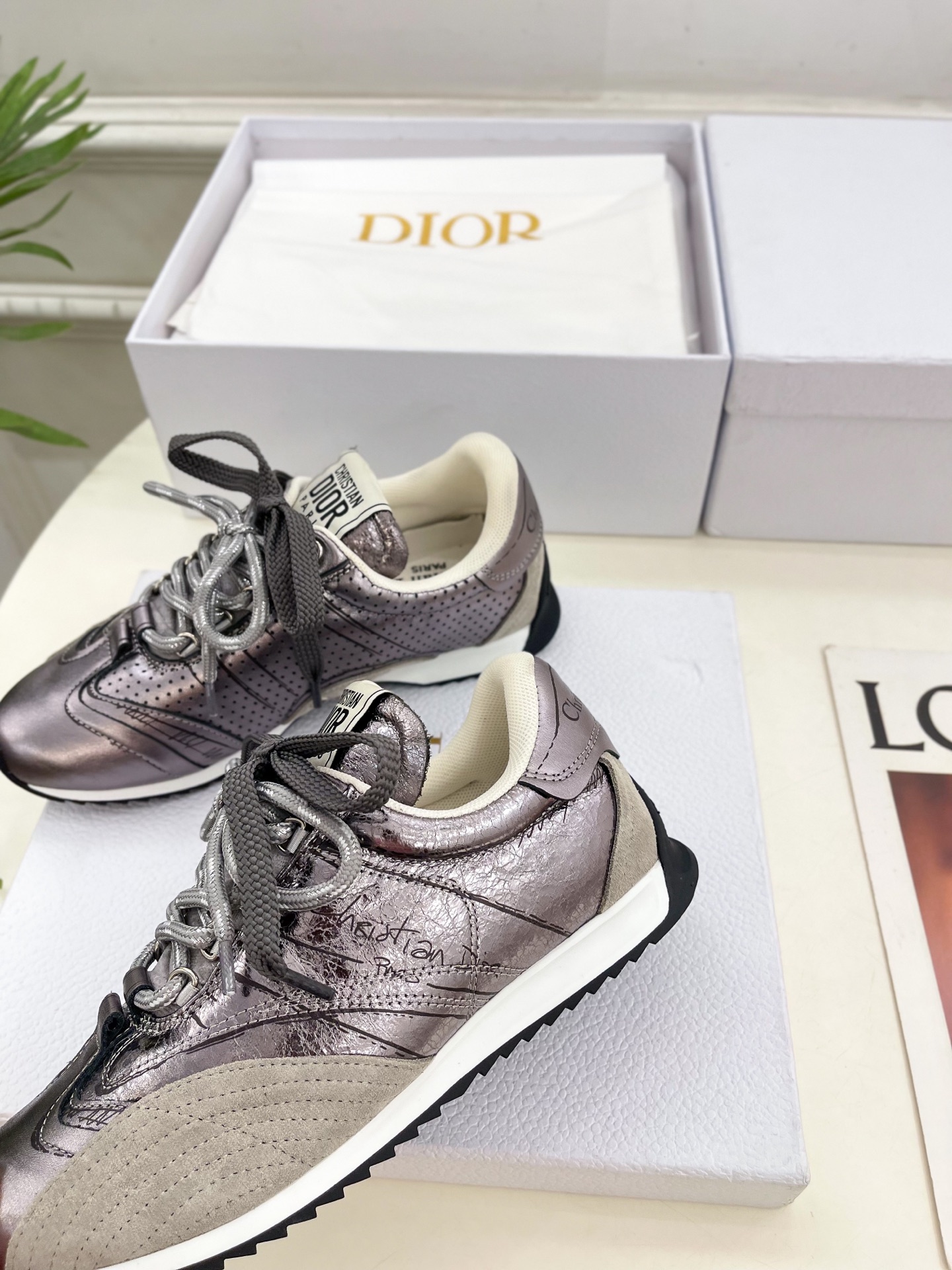 Dior |  迪奥  25𝐬𝐬 

🧡💚2025早春新品 顶级版本⚠️
专柜主打新款D-Sketch 