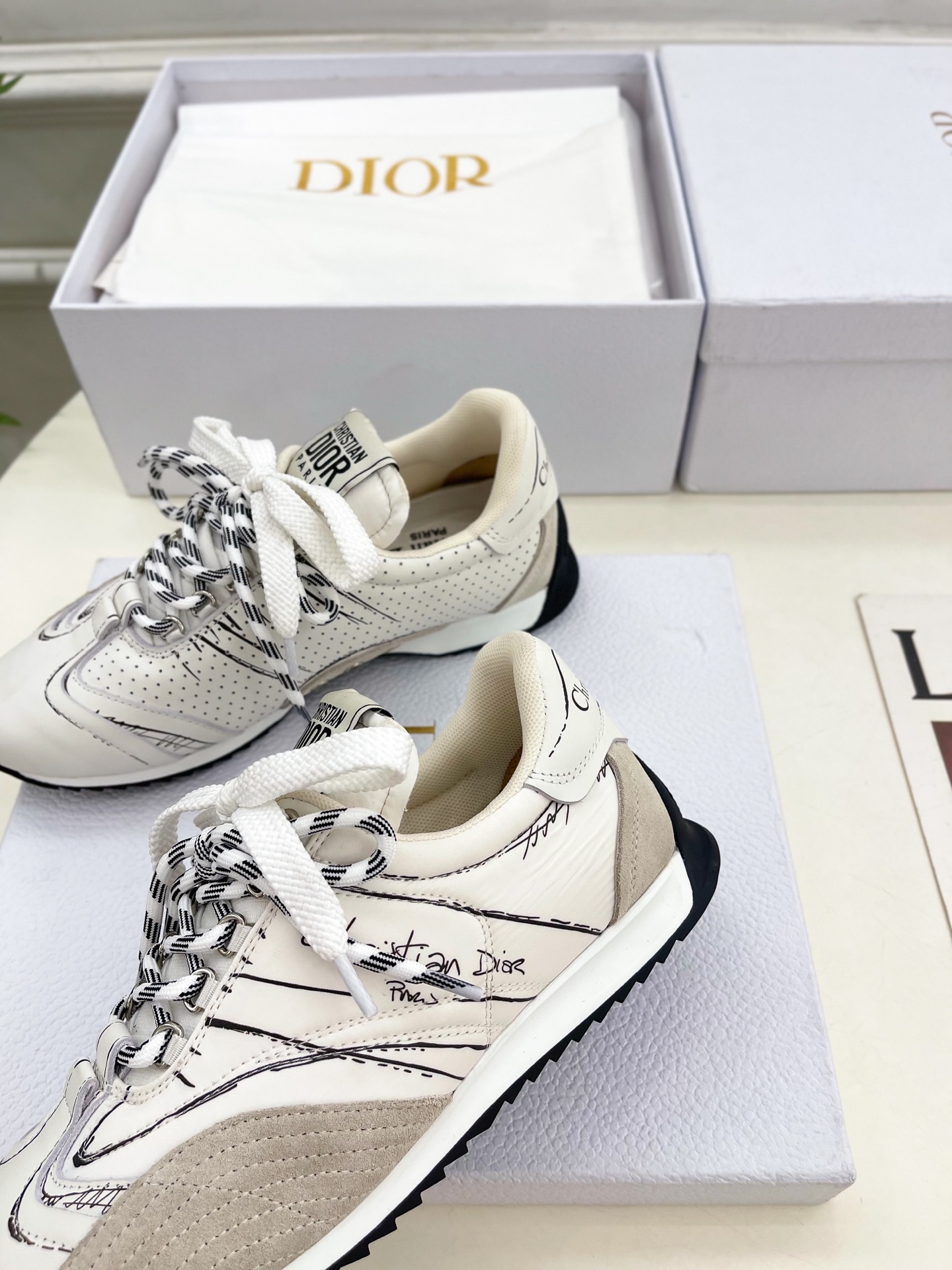 Dior |  迪奥  25𝐬𝐬 

🧡💚2025早春新品 顶级版本⚠️
专柜主打新款D-Sketch 