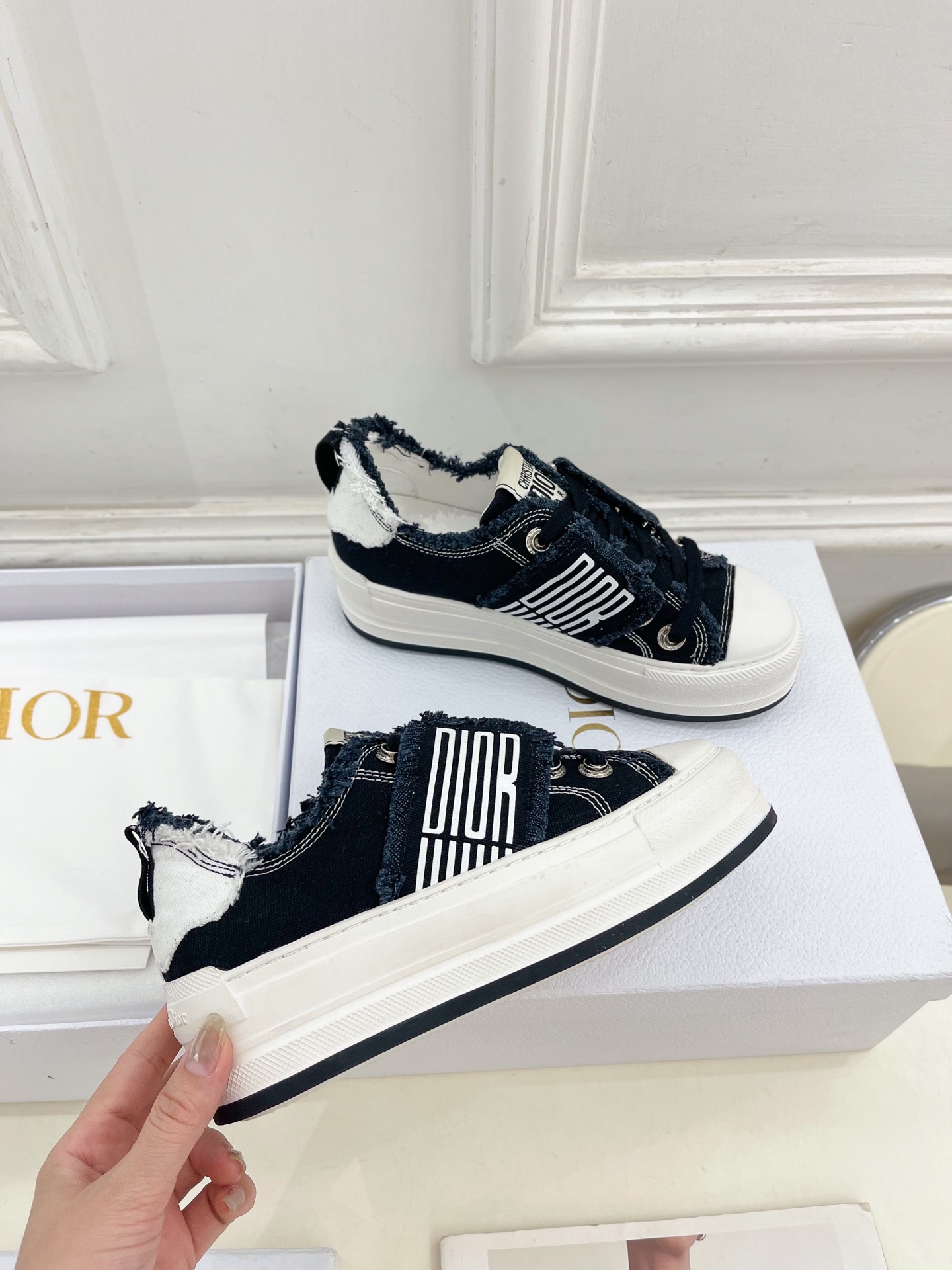 Dior |  迪奥  25𝐬𝐬 

🧡💚2025早春新品 顶级版本⚠️
专柜主打新款Walk'n'Di