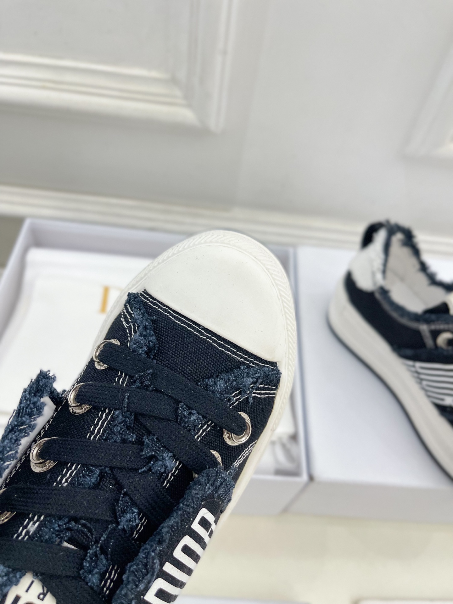 Dior |  迪奥  25𝐬𝐬 

🧡💚2025早春新品 顶级版本⚠️
专柜主打新款Walk'n'Di