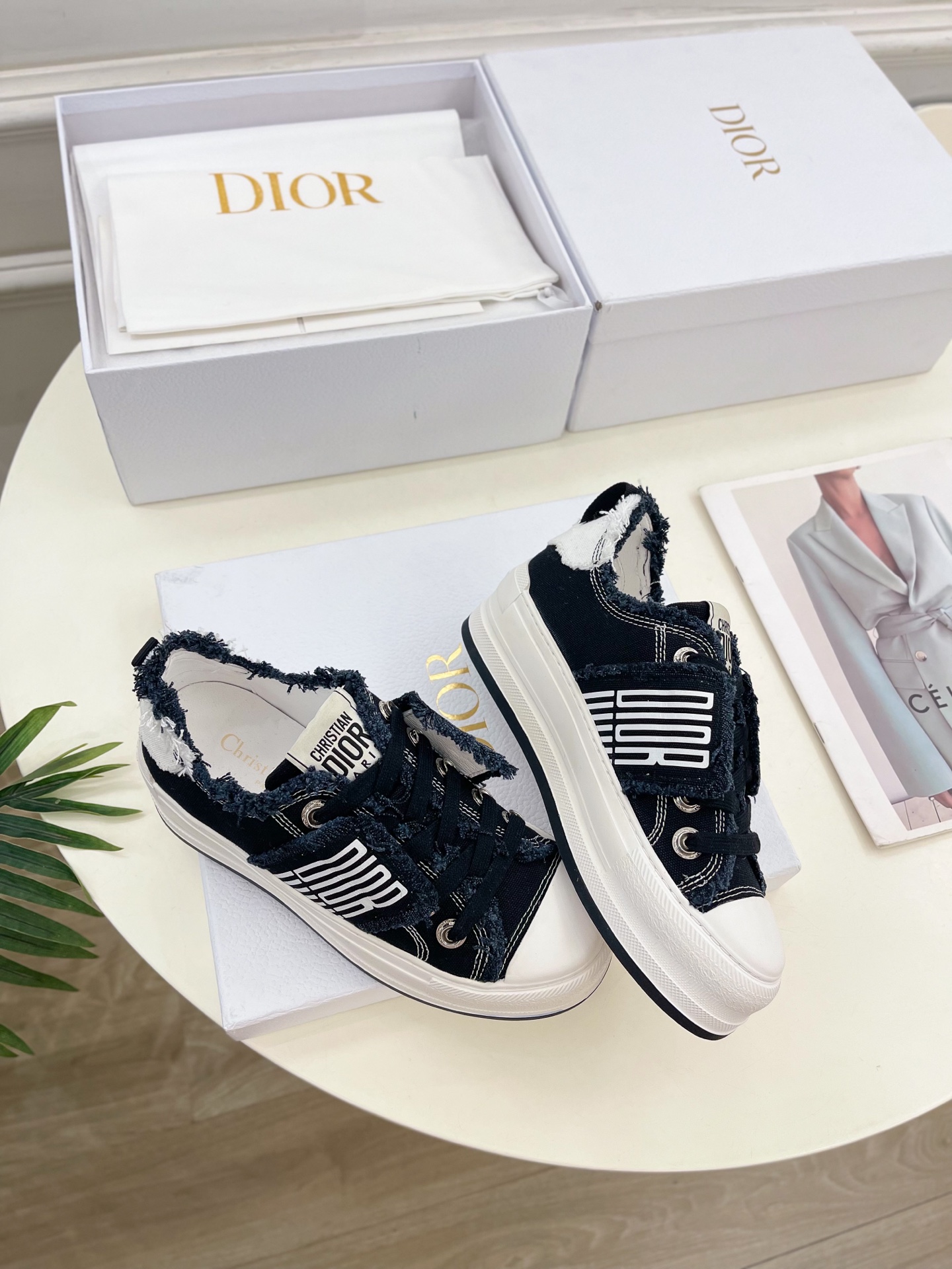 Dior |  迪奥  25𝐬𝐬 

🧡💚2025早春新品 顶级版本⚠️
专柜主打新款Walk'n'Di