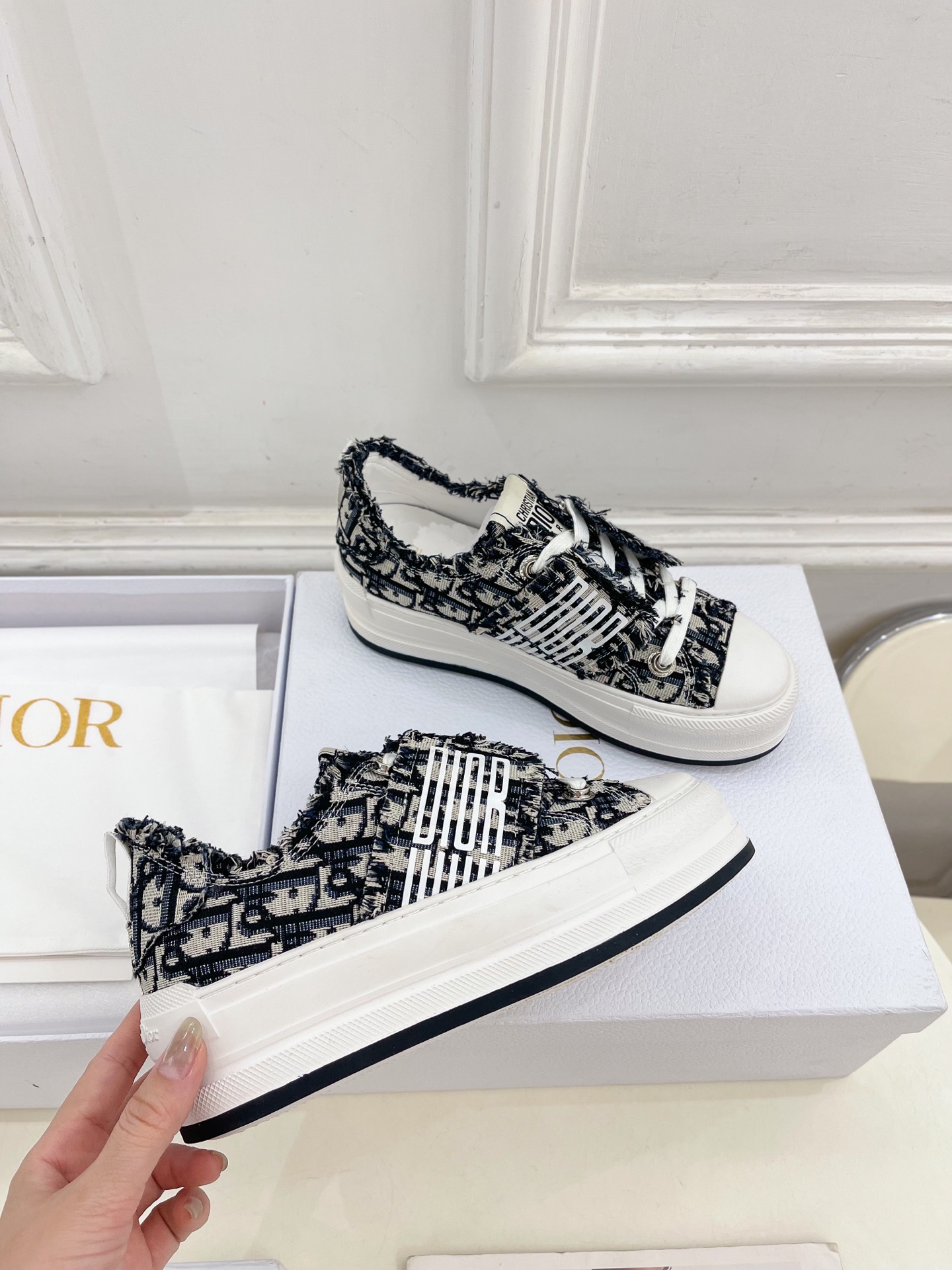 Dior |  迪奥  25𝐬𝐬 

🧡💚2025早春新品 顶级版本⚠️
专柜主打新款Walk'n'Di
