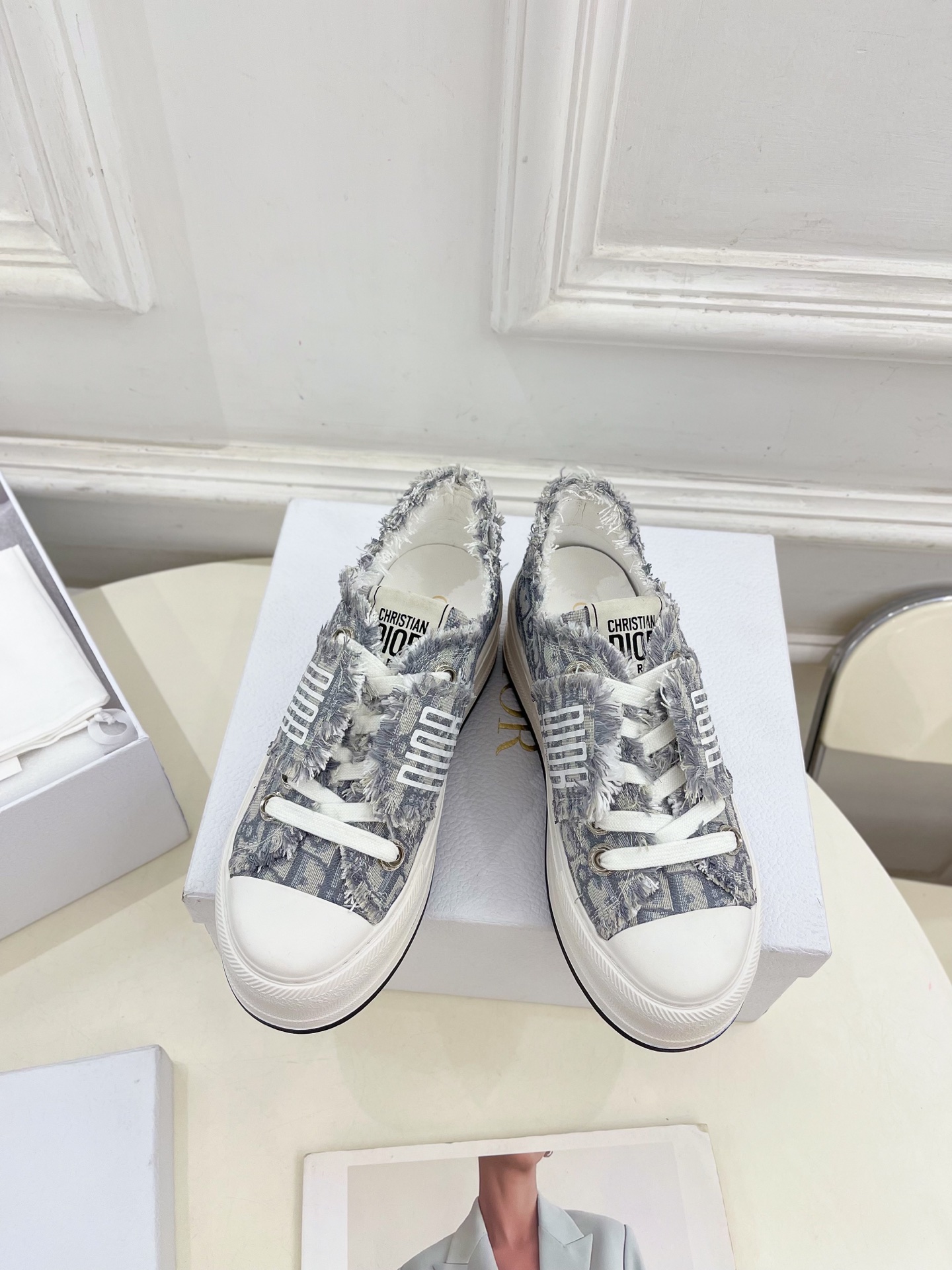 Dior |  迪奥  25𝐬𝐬 

🧡💚2025早春新品 顶级版本⚠️
专柜主打新款Walk'n'Di