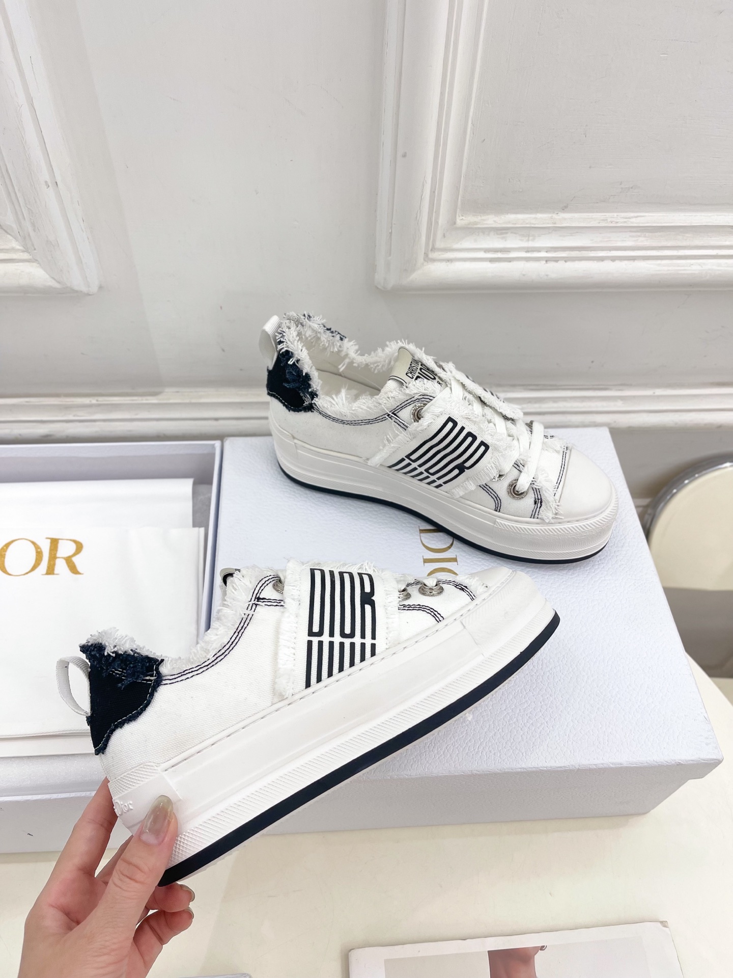 Dior |  迪奥  25𝐬𝐬 

🧡💚2025早春新品 顶级版本⚠️
专柜主打新款Walk'n'Di