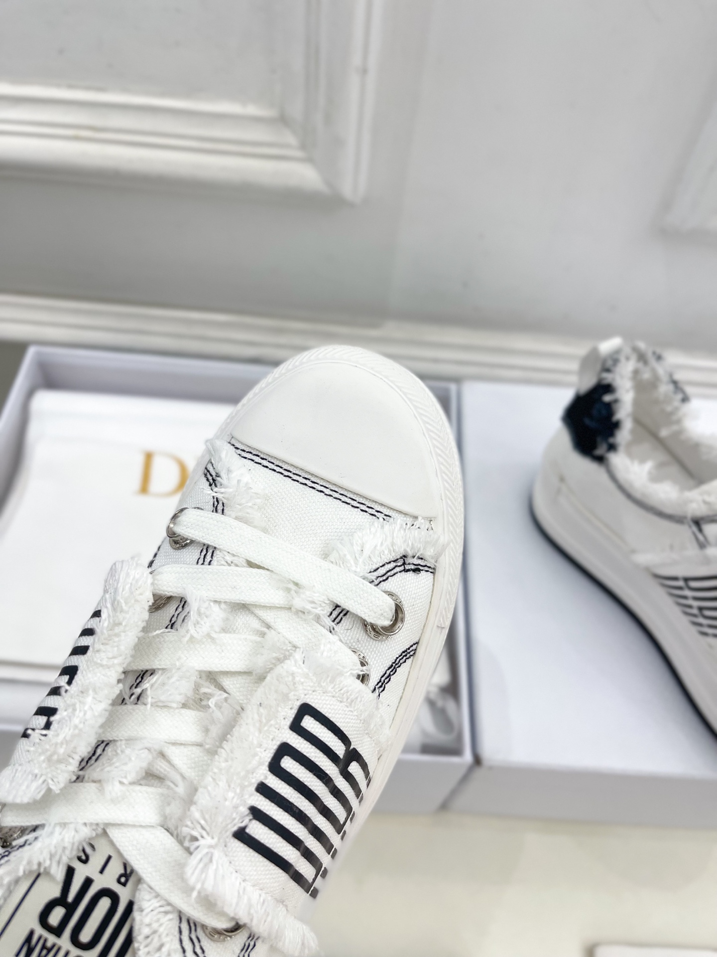 Dior |  迪奥  25𝐬𝐬 

🧡💚2025早春新品 顶级版本⚠️
专柜主打新款Walk'n'Di