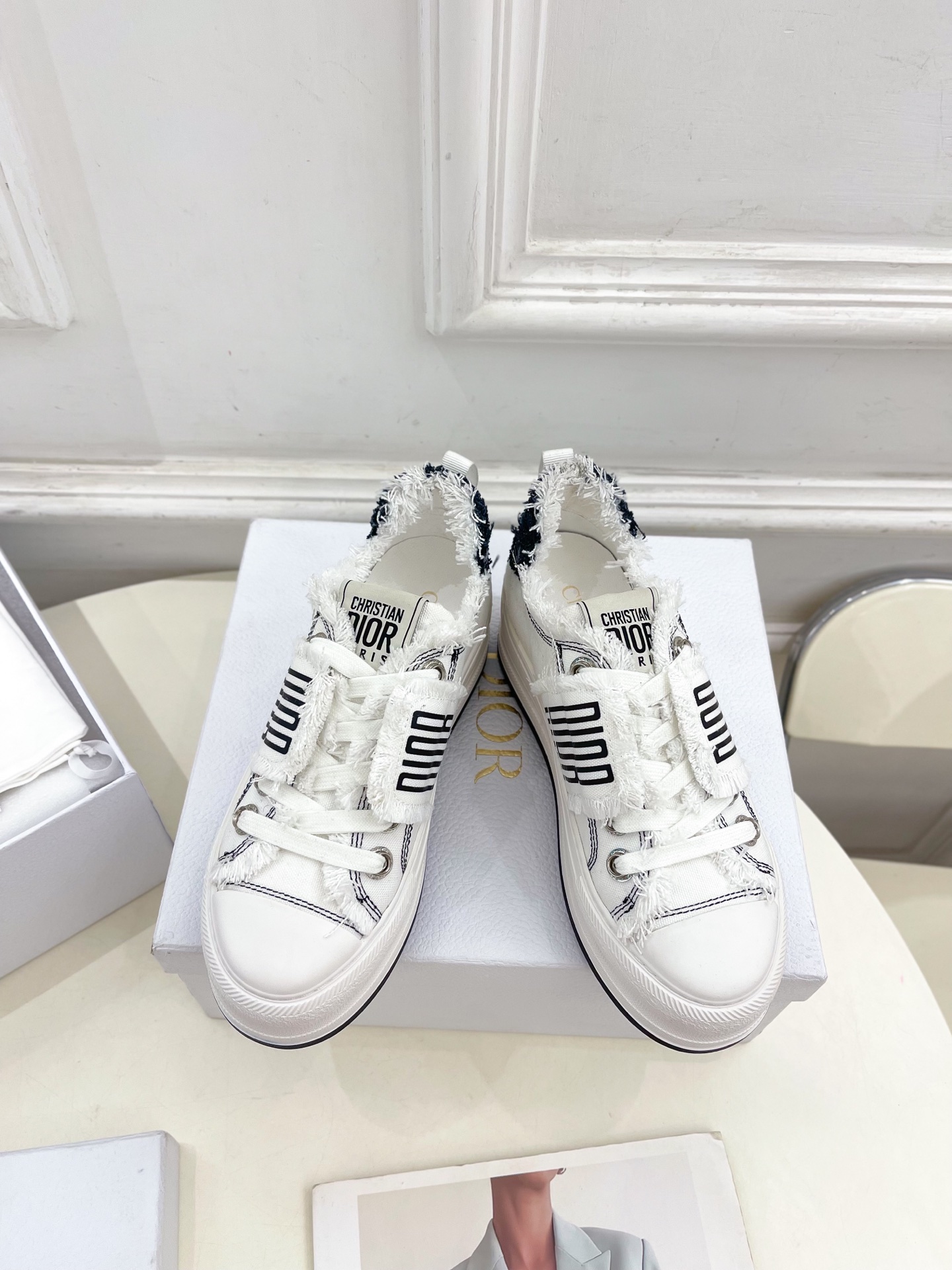 Dior |  迪奥  25𝐬𝐬 

🧡💚2025早春新品 顶级版本⚠️
专柜主打新款Walk'n'Di