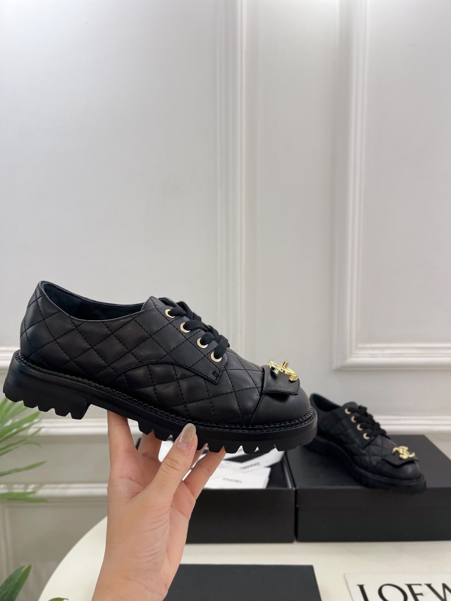 𝐂𝐇𝐀𝐍𝐄𝐋  | 小香  25𝐬𝐬 

🦋2025 春夏新品  专柜经典款 小香双C扣菱格系带小皮鞋系