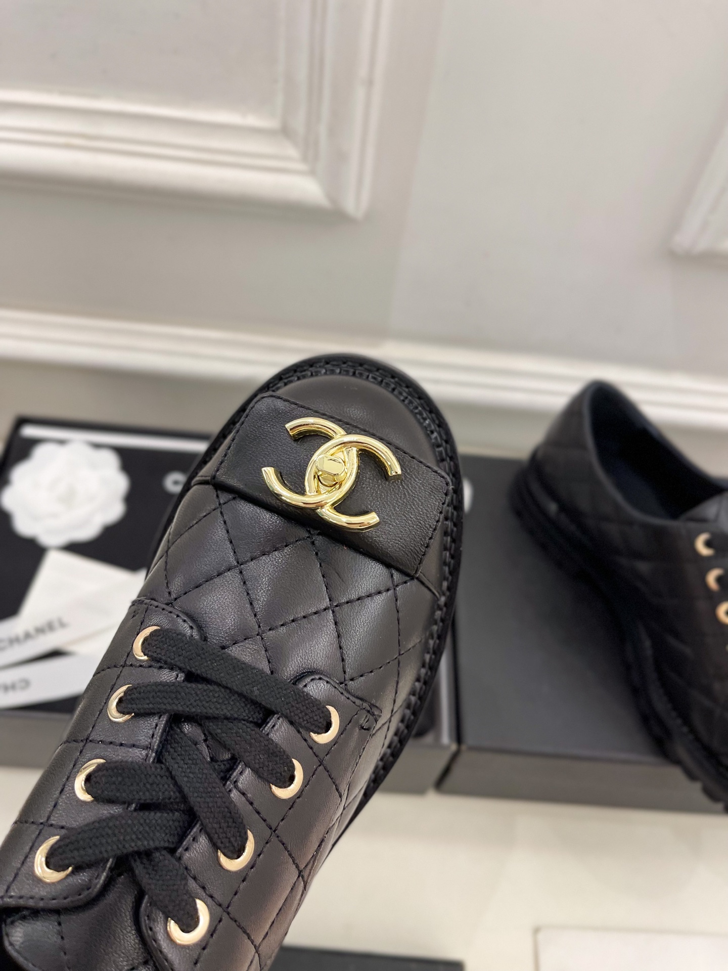 𝐂𝐇𝐀𝐍𝐄𝐋  | 小香  25𝐬𝐬 

🦋2025 春夏新品  专柜经典款 小香双C扣菱格系带小皮鞋系