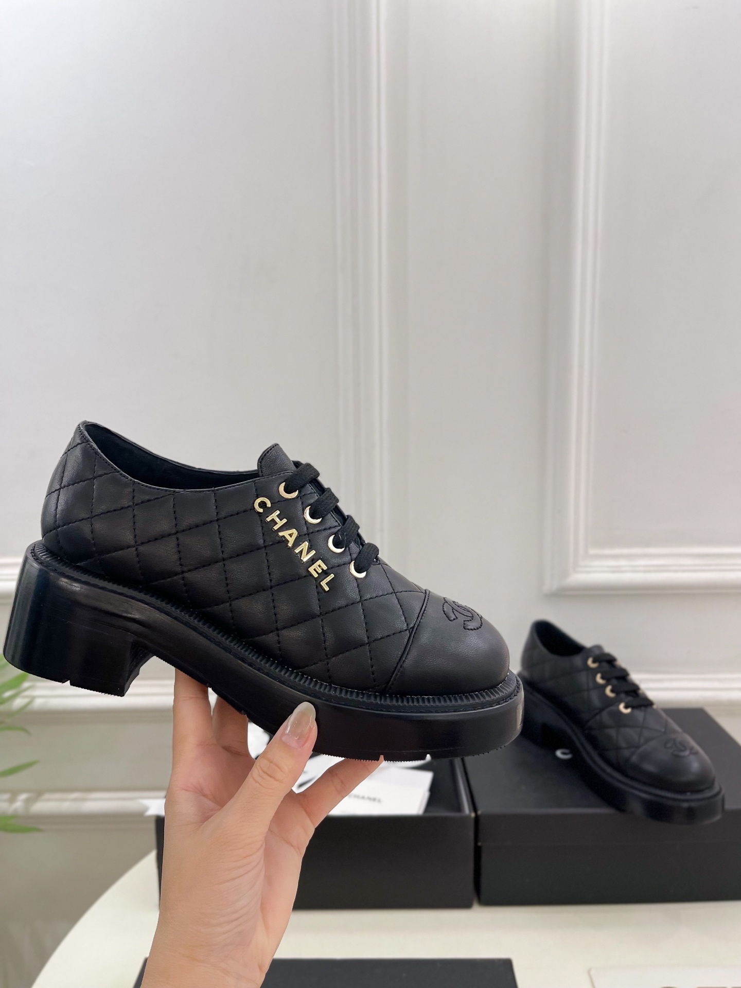 𝐂𝐇𝐀𝐍𝐄𝐋  | 小香  25𝐬𝐬 

🦋2025 春夏新品  专柜经典款 小香双C菱格字母扣中古小皮