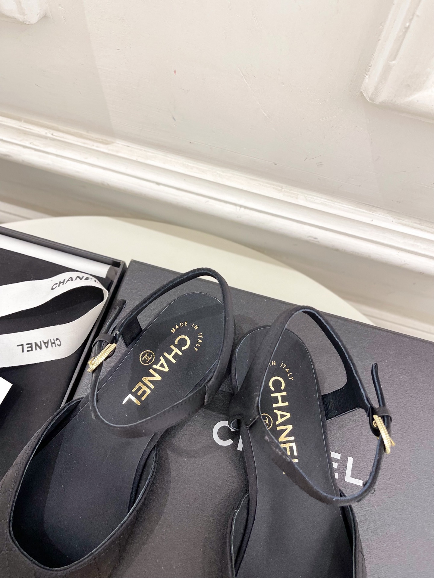 𝐂𝐇𝐀𝐍𝐄𝐋  | 小香  25𝐬𝐬 

🦋2025 春夏新品  专柜经典款 小香双C菱格链条凉鞋系列上