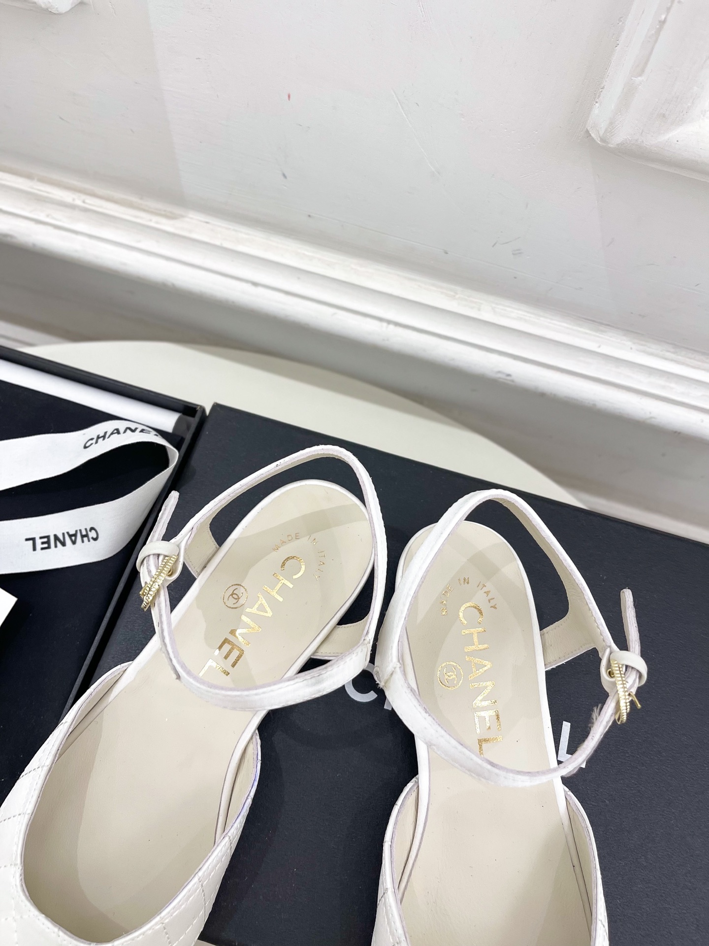 𝐂𝐇𝐀𝐍𝐄𝐋  | 小香  25𝐬𝐬 

🦋2025 春夏新品  专柜经典款 小香双C菱格链条凉鞋系列上