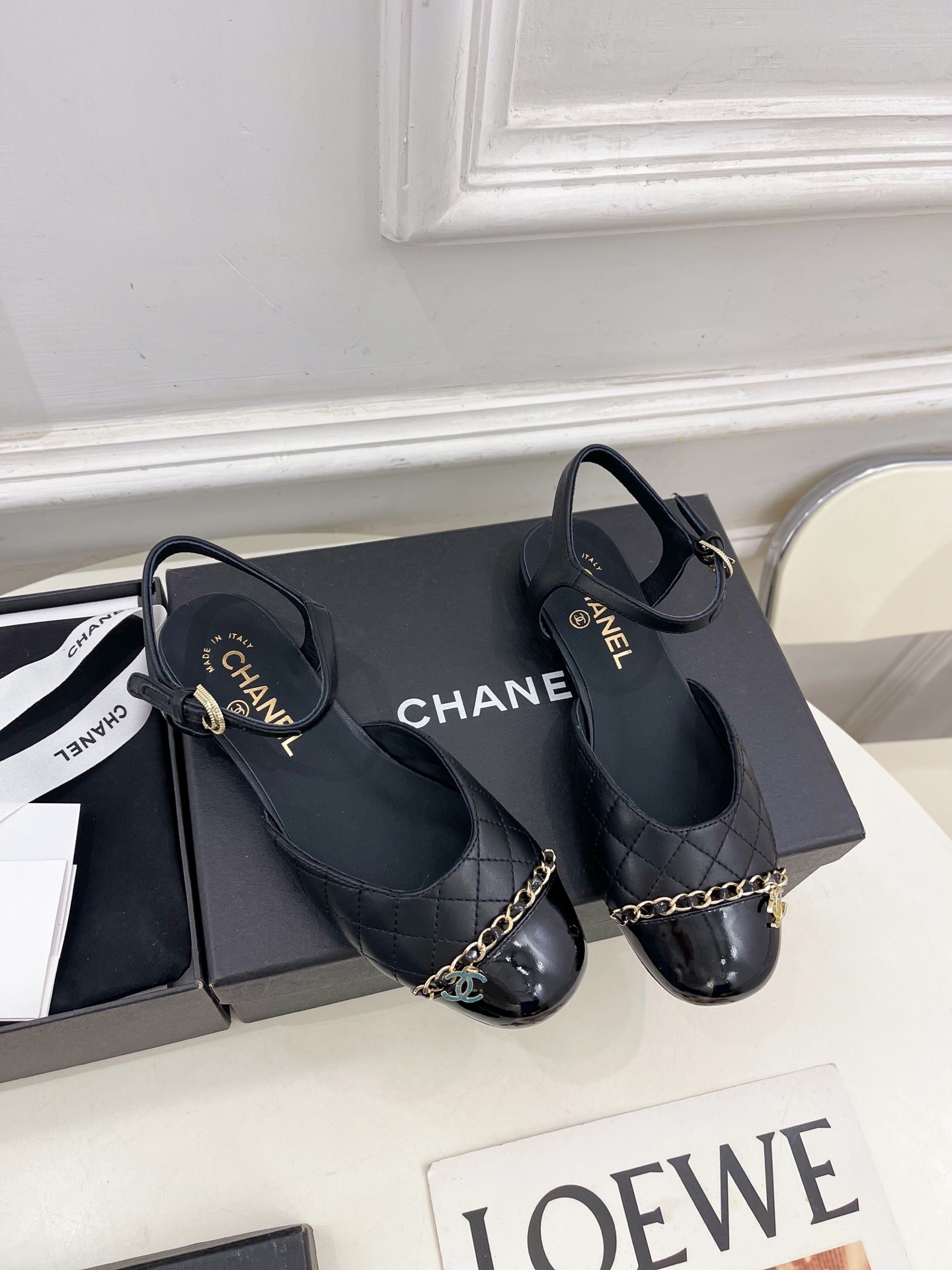 𝐂𝐇𝐀𝐍𝐄𝐋  | 小香  25𝐬𝐬 

🦋2025 春夏新品  专柜经典款 小香双C菱格链条凉鞋系列上