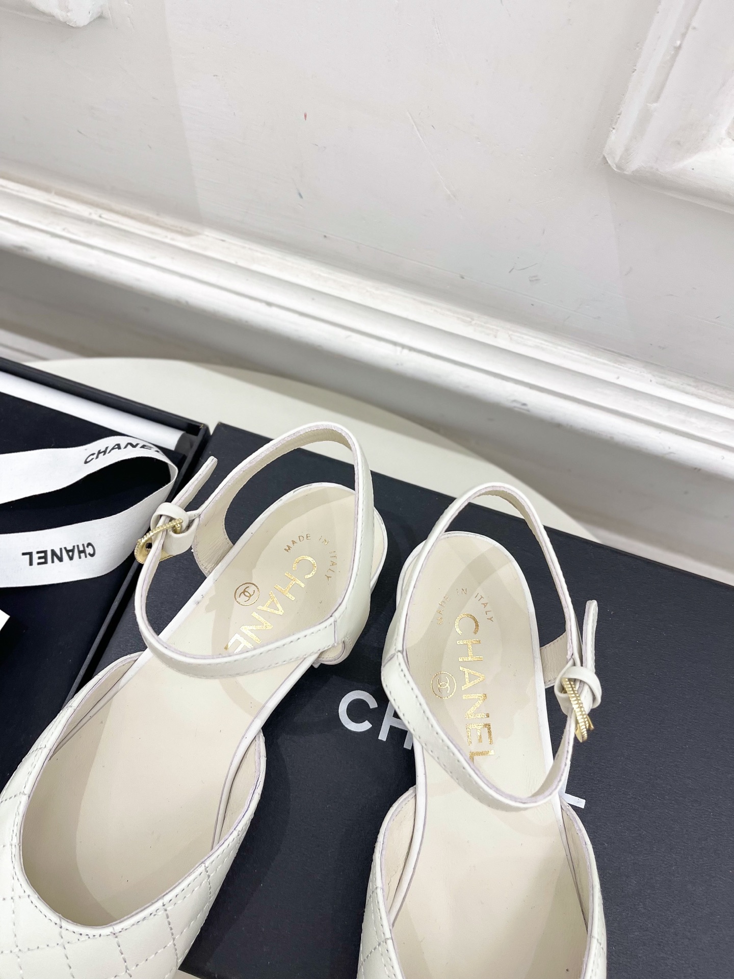 𝐂𝐇𝐀𝐍𝐄𝐋  | 小香  25𝐬𝐬 

🦋2025 春夏新品  专柜经典款 小香双C菱格链条凉鞋系列上