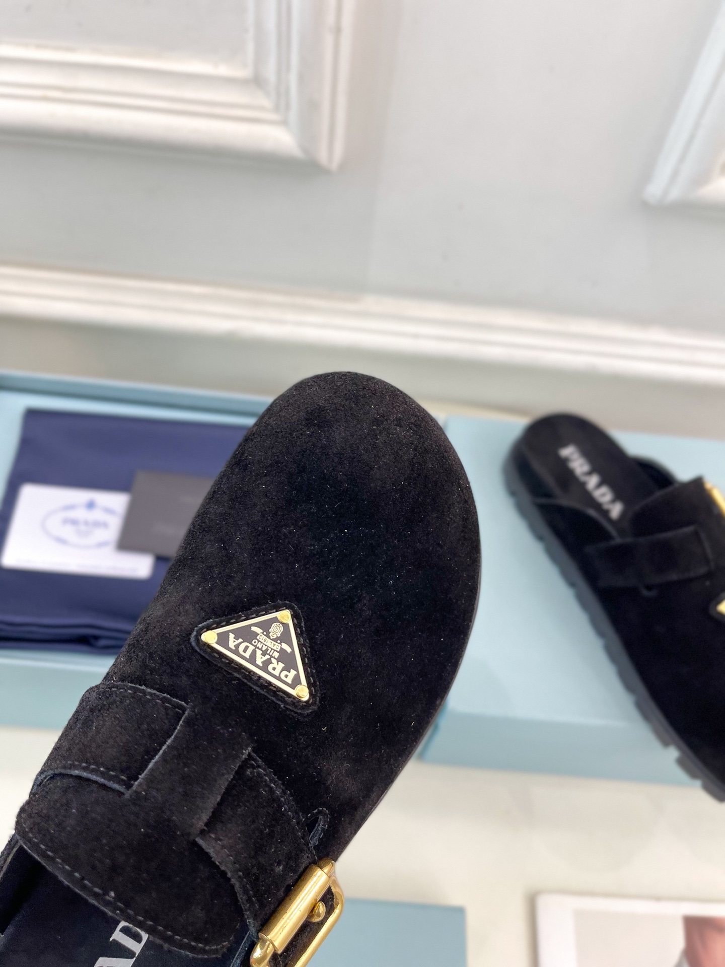 PRADA 普拉达  25𝐬𝐬 

🌈2025春夏新品 专柜走秀款三角标勃肯拖鞋系列〰

◽鞋面：原版定