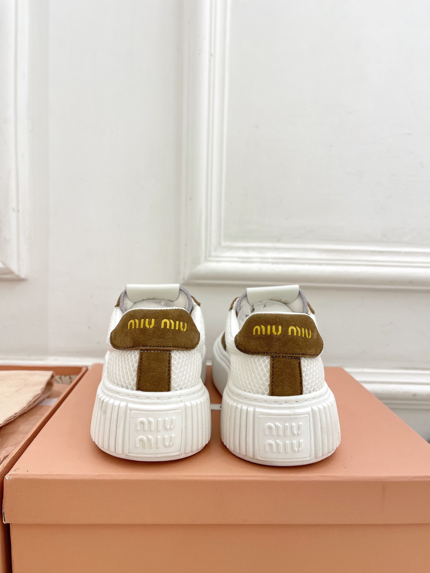Miu Miu | 缪缪  25𝐬𝐬

🖤2025早春新品 专柜主打最新走秀款 厚底拼色饼干鞋休闲鞋火爆