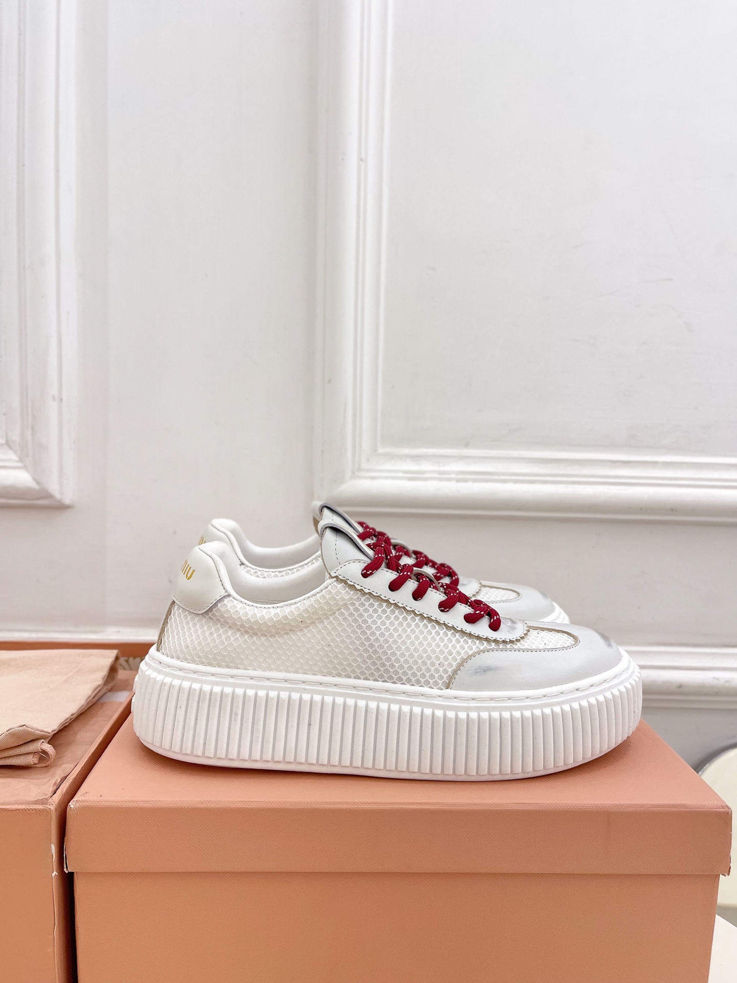 Miu Miu | 缪缪  25𝐬𝐬

🖤2025早春新品 专柜主打最新走秀款 厚底拼色饼干鞋休闲鞋火爆