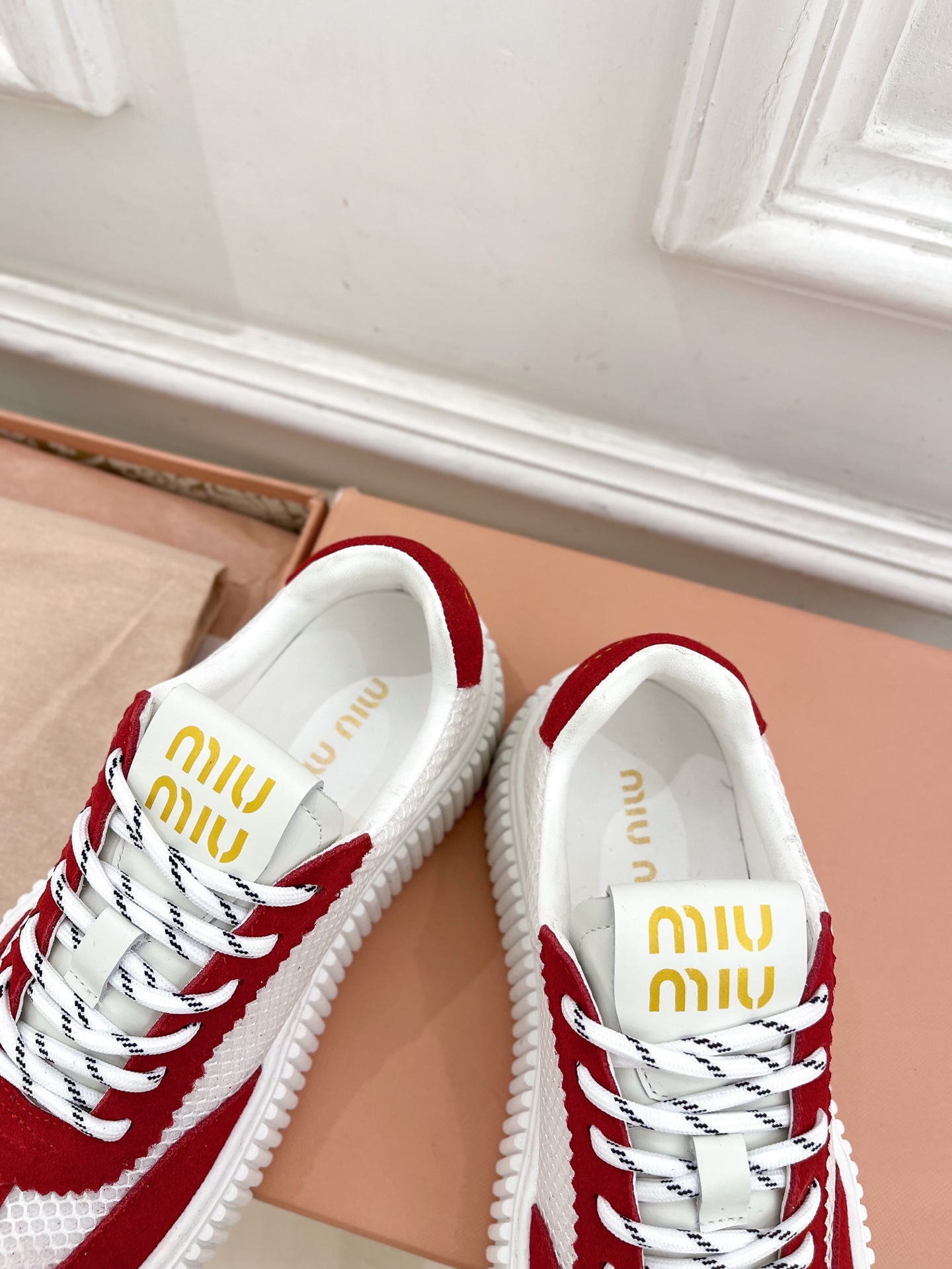 Miu Miu | 缪缪  25𝐬𝐬

🖤2025早春新品 专柜主打最新走秀款 厚底拼色饼干鞋休闲鞋火爆