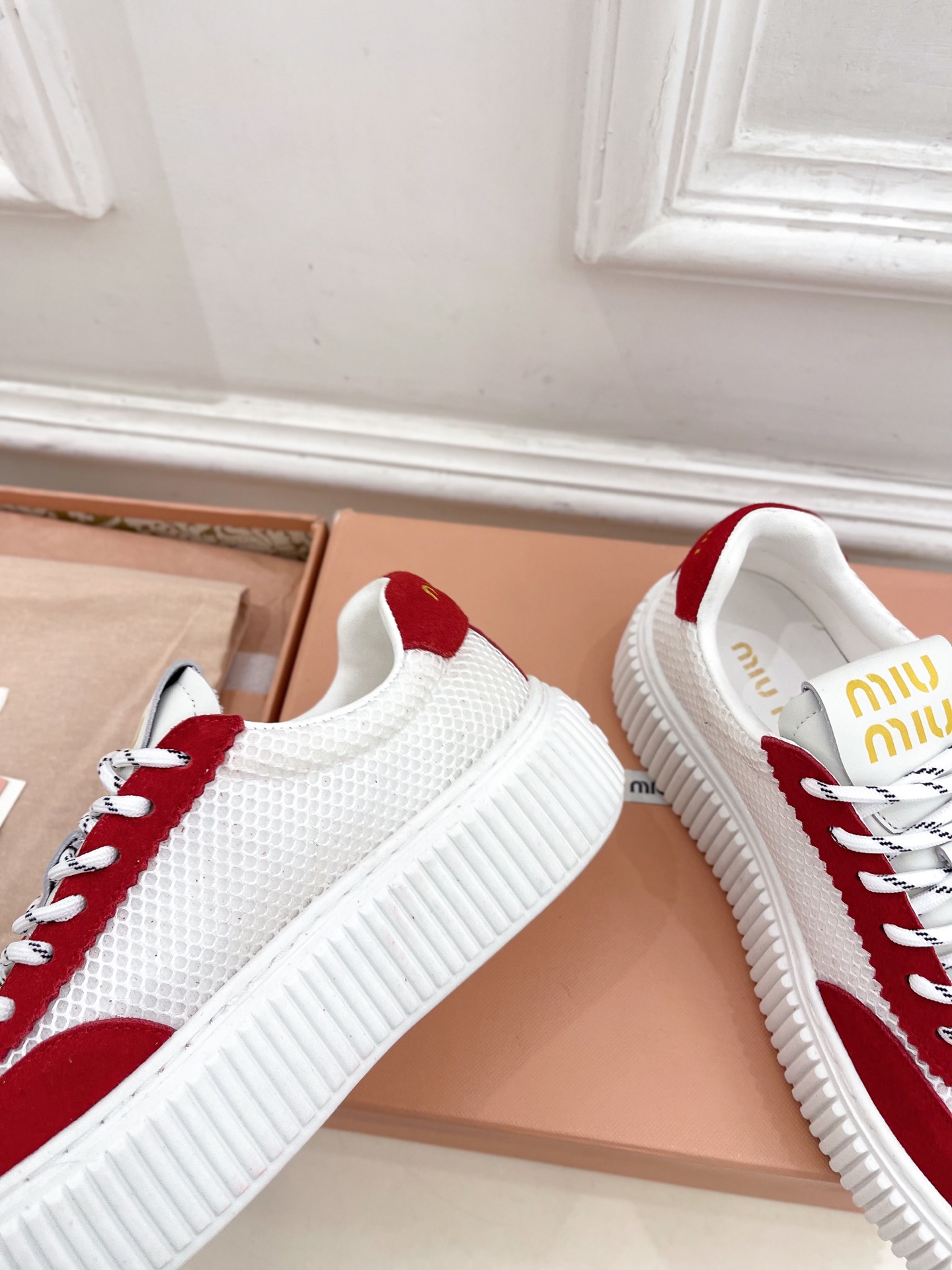 Miu Miu | 缪缪  25𝐬𝐬

🖤2025早春新品 专柜主打最新走秀款 厚底拼色饼干鞋休闲鞋火爆