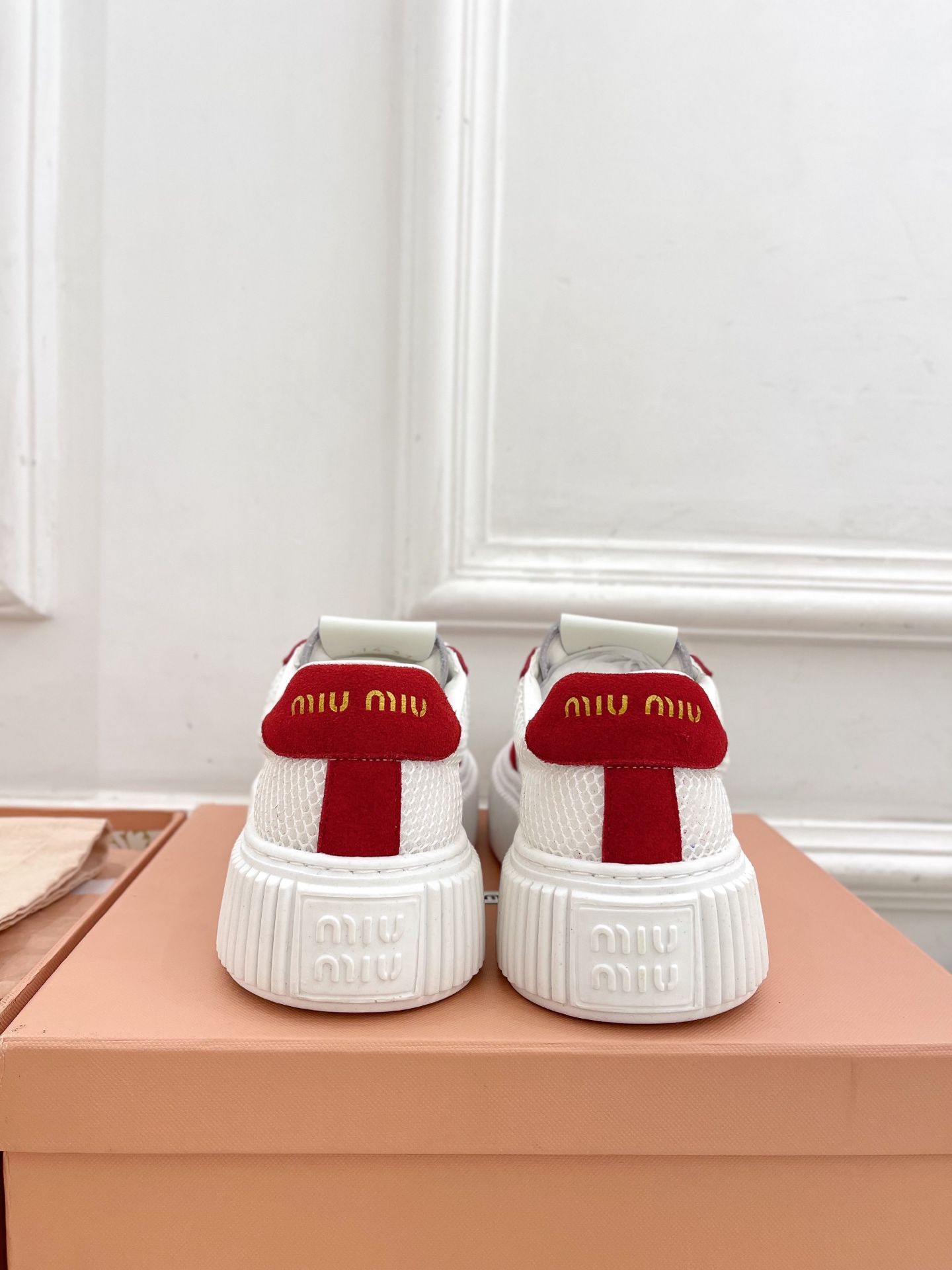 Miu Miu | 缪缪  25𝐬𝐬

🖤2025早春新品 专柜主打最新走秀款 厚底拼色饼干鞋休闲鞋火爆